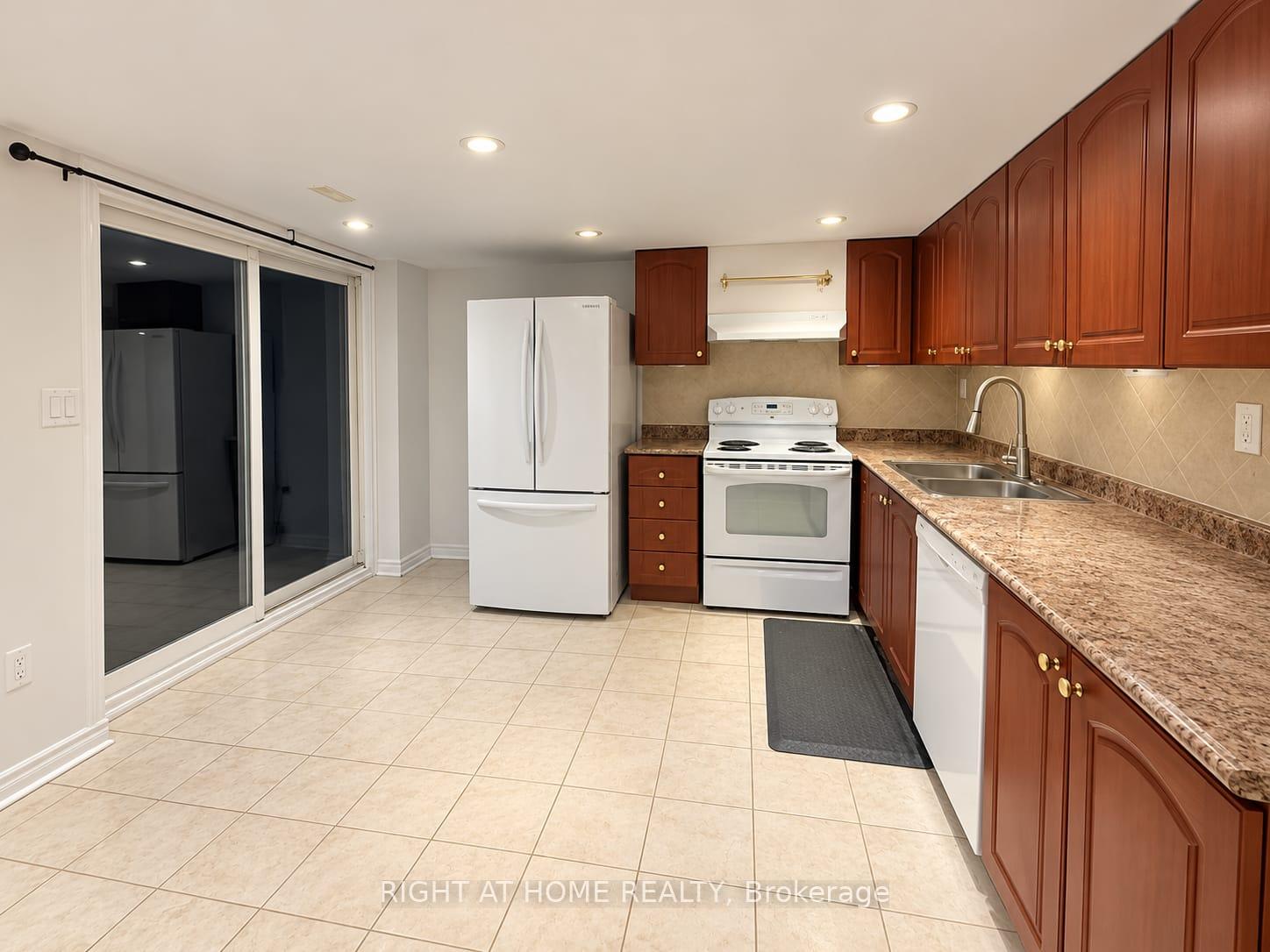 Photo 2 of Unit Walkout Basement, 23 Lark Crescent, Richmond Hill, Devonsleigh — HOMEH