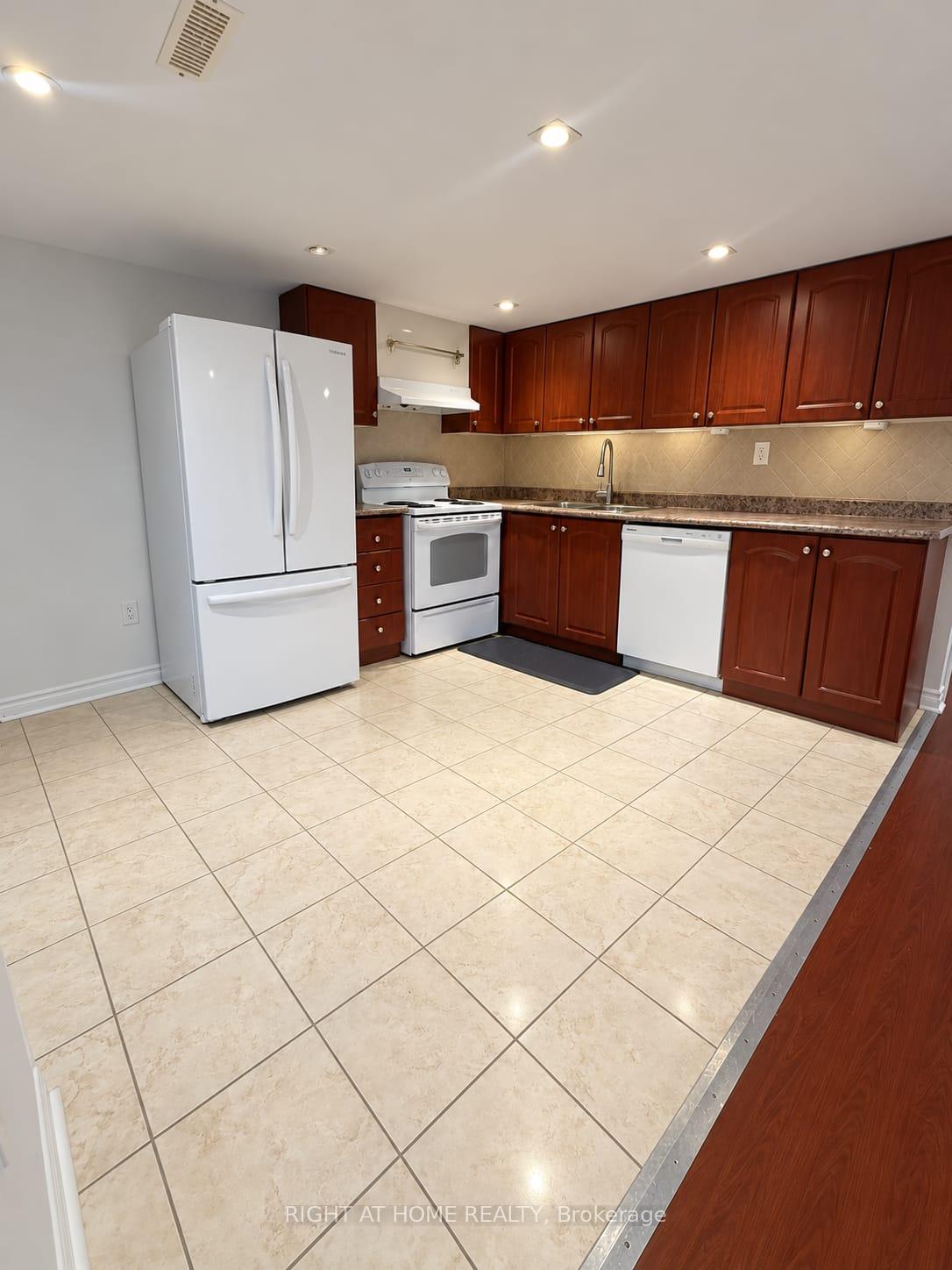 Photo 3 of Unit Walkout Basement, 23 Lark Crescent, Richmond Hill, Devonsleigh — HOMEH