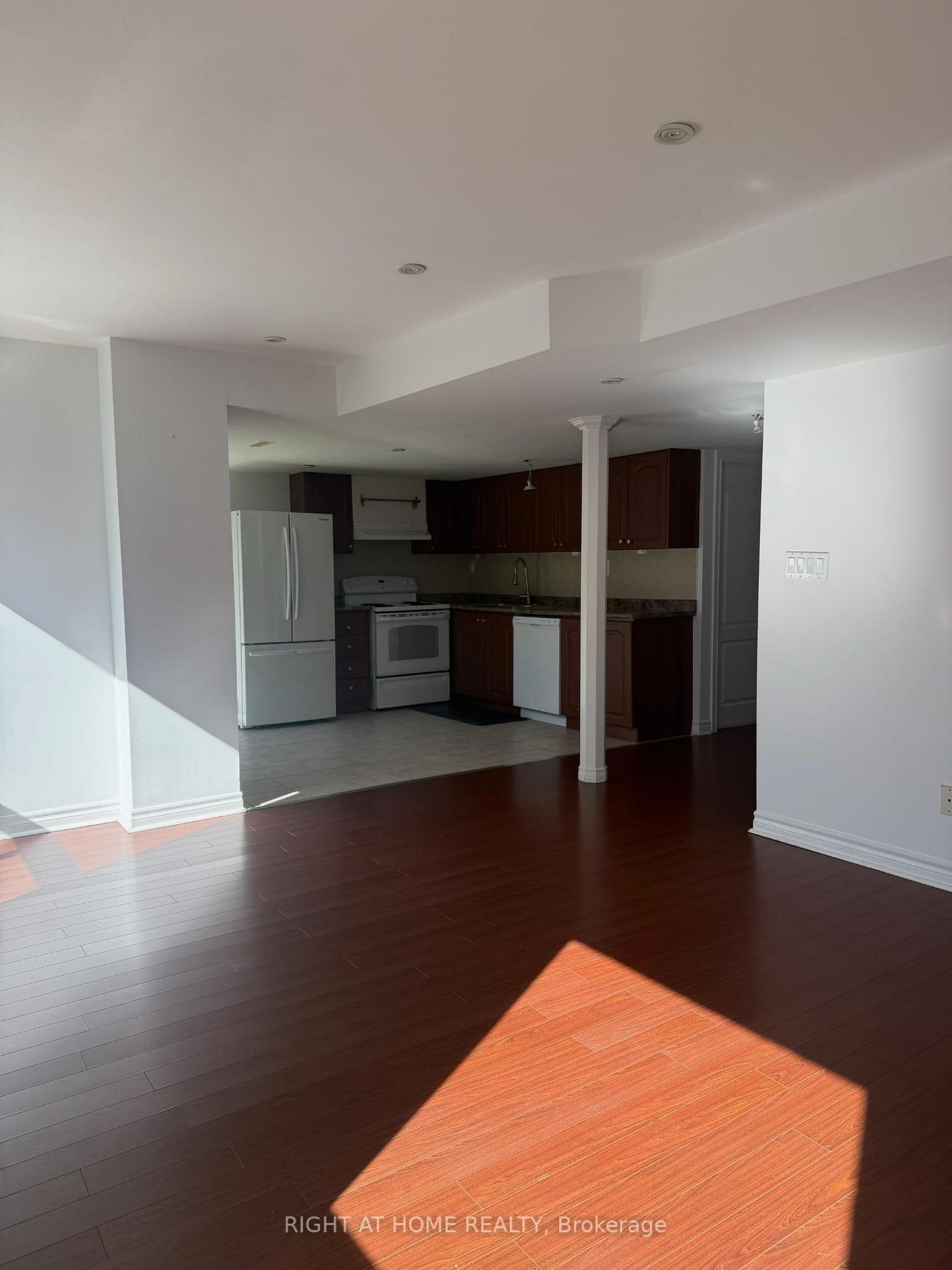 Photo 9 of Unit Walkout Basement, 23 Lark Crescent, Richmond Hill, Devonsleigh — HOMEH