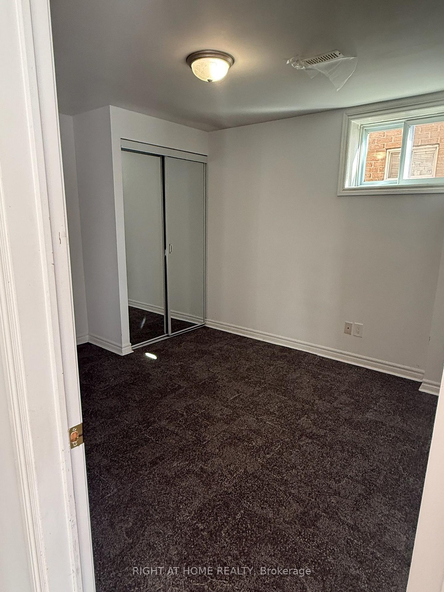 Photo 12 of Unit Walkout Basement, 23 Lark Crescent, Richmond Hill, Devonsleigh — HOMEH