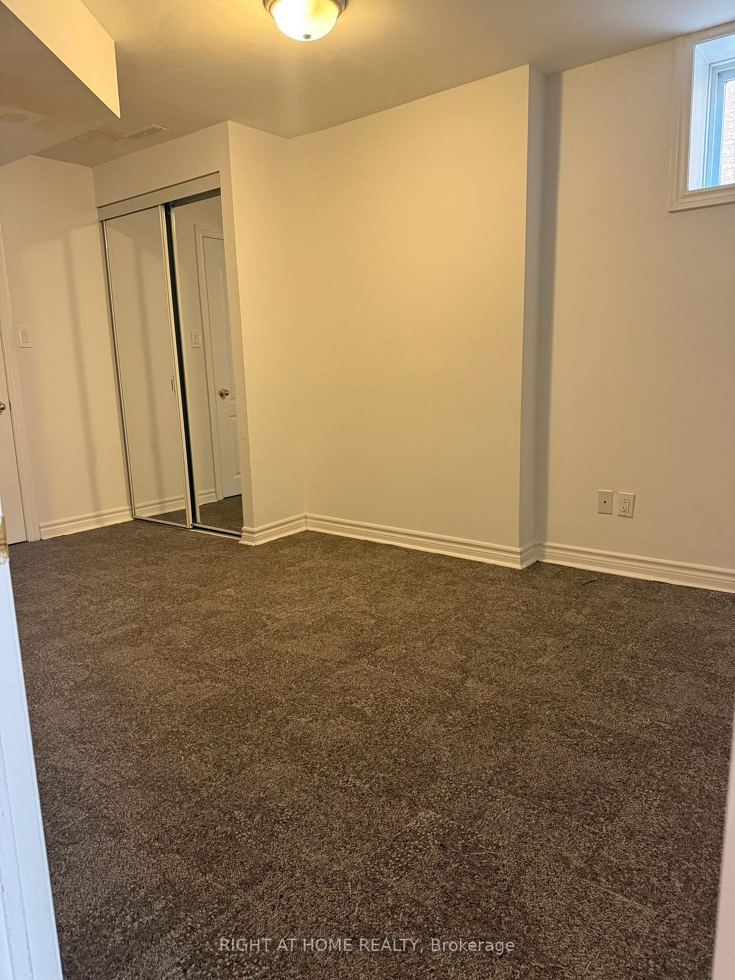 Photo 13 of Unit Walkout Basement, 23 Lark Crescent, Richmond Hill, Devonsleigh — HOMEH