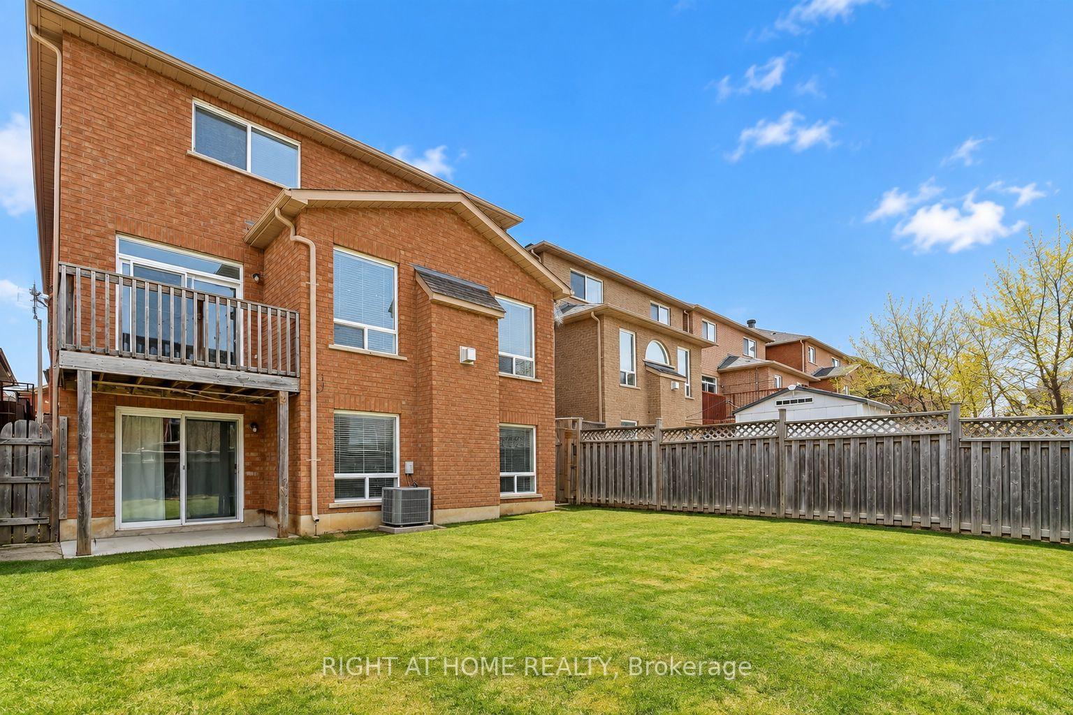 Photo 15 of Unit Walkout Basement, 23 Lark Crescent, Richmond Hill, Devonsleigh — HOMEH