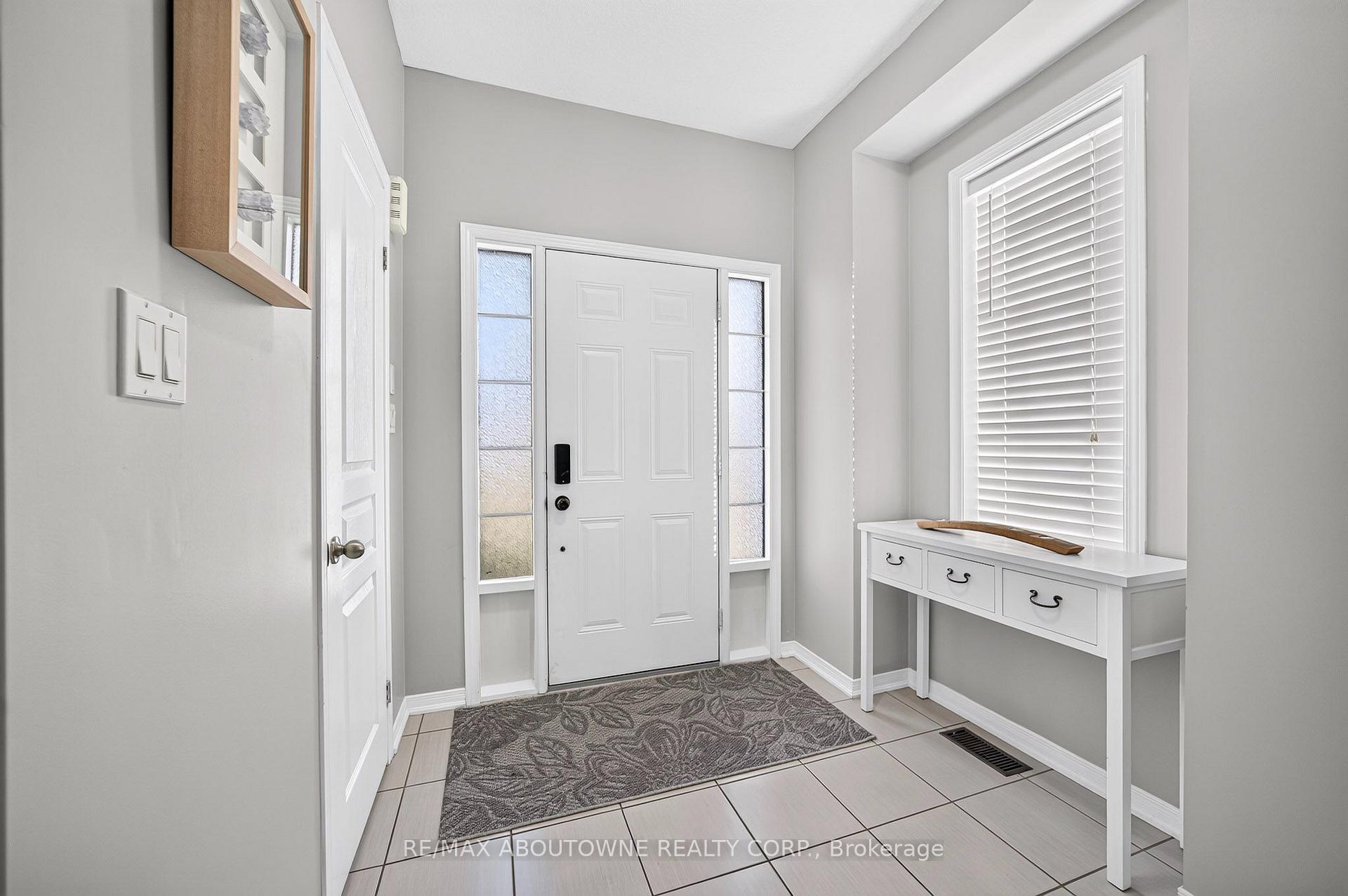 Photo 2 of Unit 21, 170 Palacebeach Trail, Hamilton, Lakeshore — HOMEH
