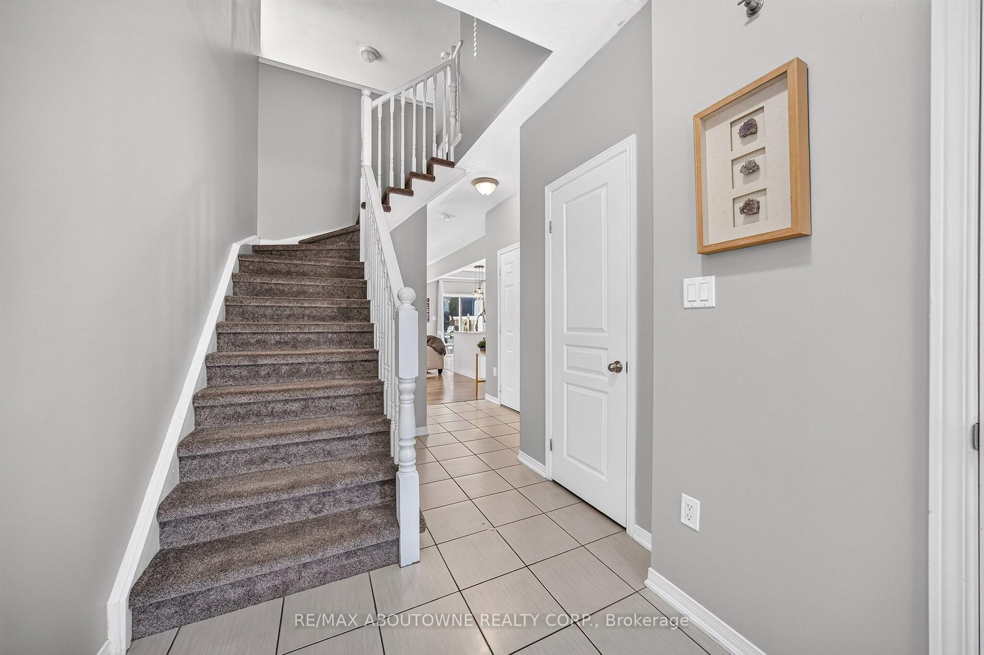 Photo 3 of Unit 21, 170 Palacebeach Trail, Hamilton, Lakeshore — HOMEH