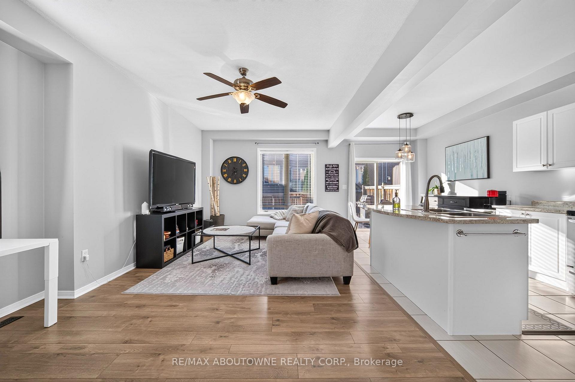 Photo 4 of Unit 21, 170 Palacebeach Trail, Hamilton, Lakeshore — HOMEH