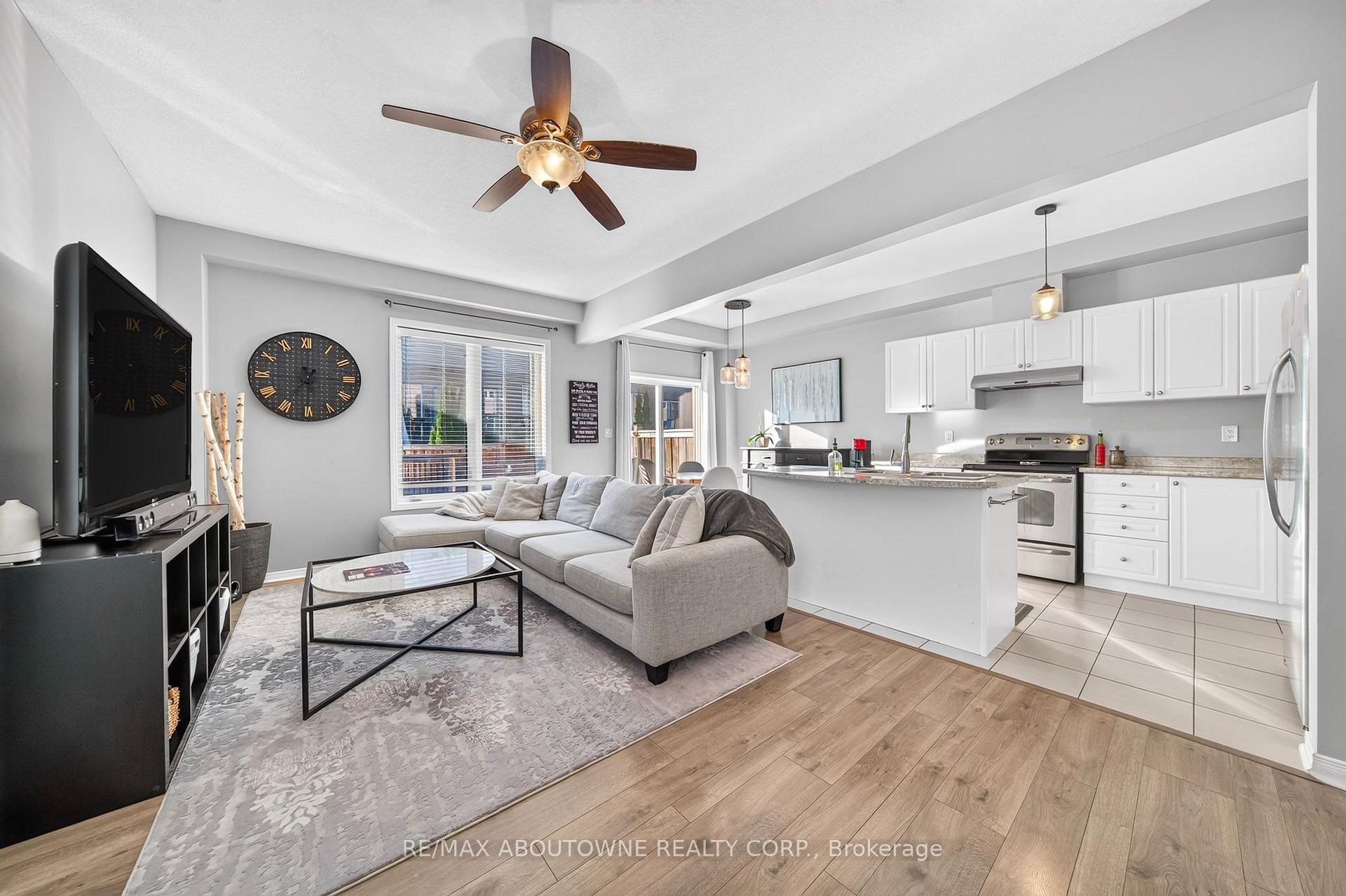 Photo 5 of Unit 21, 170 Palacebeach Trail, Hamilton, Lakeshore — HOMEH