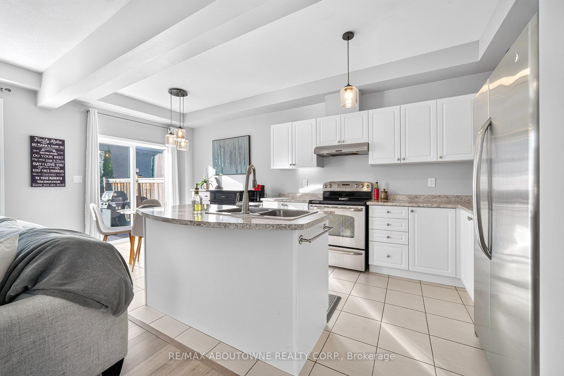 Photo 9 of Unit 21, 170 Palacebeach Trail, Hamilton, Lakeshore — HOMEH