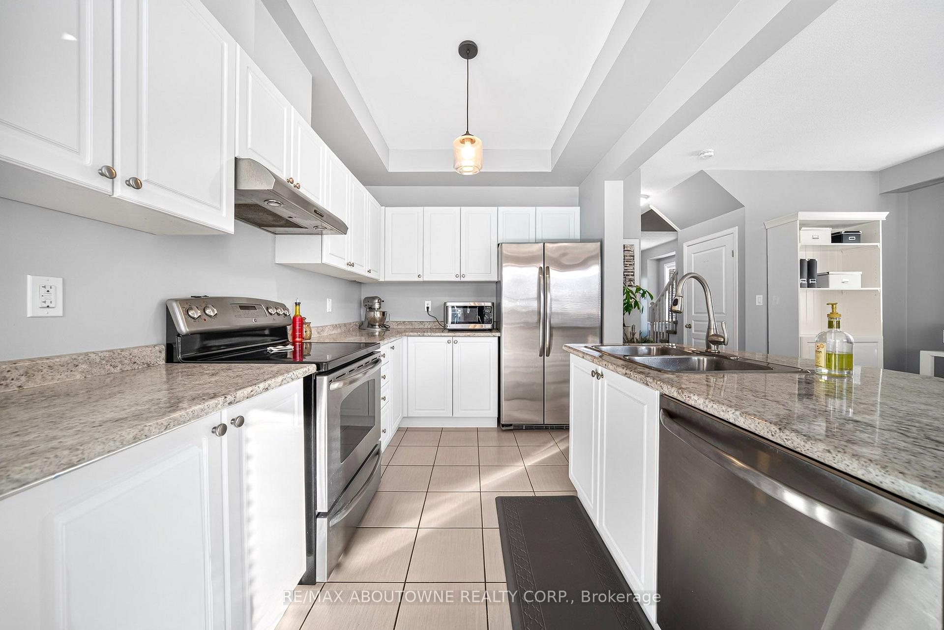 Photo 10 of Unit 21, 170 Palacebeach Trail, Hamilton, Lakeshore — HOMEH