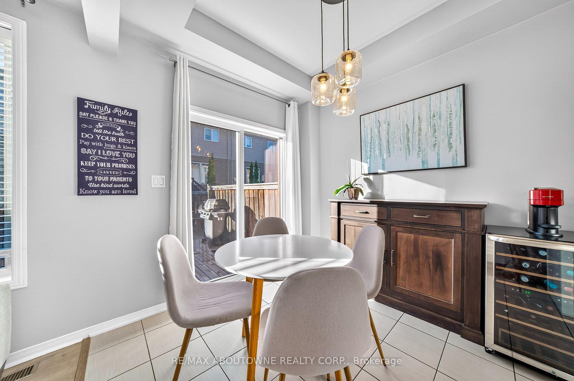Photo 12 of Unit 21, 170 Palacebeach Trail, Hamilton, Lakeshore — HOMEH