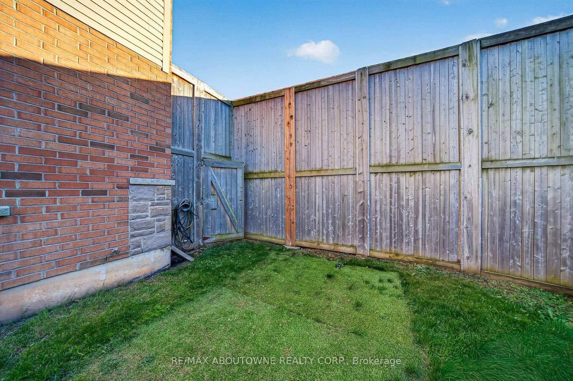 Photo 29 of Unit 21, 170 Palacebeach Trail, Hamilton, Lakeshore — HOMEH