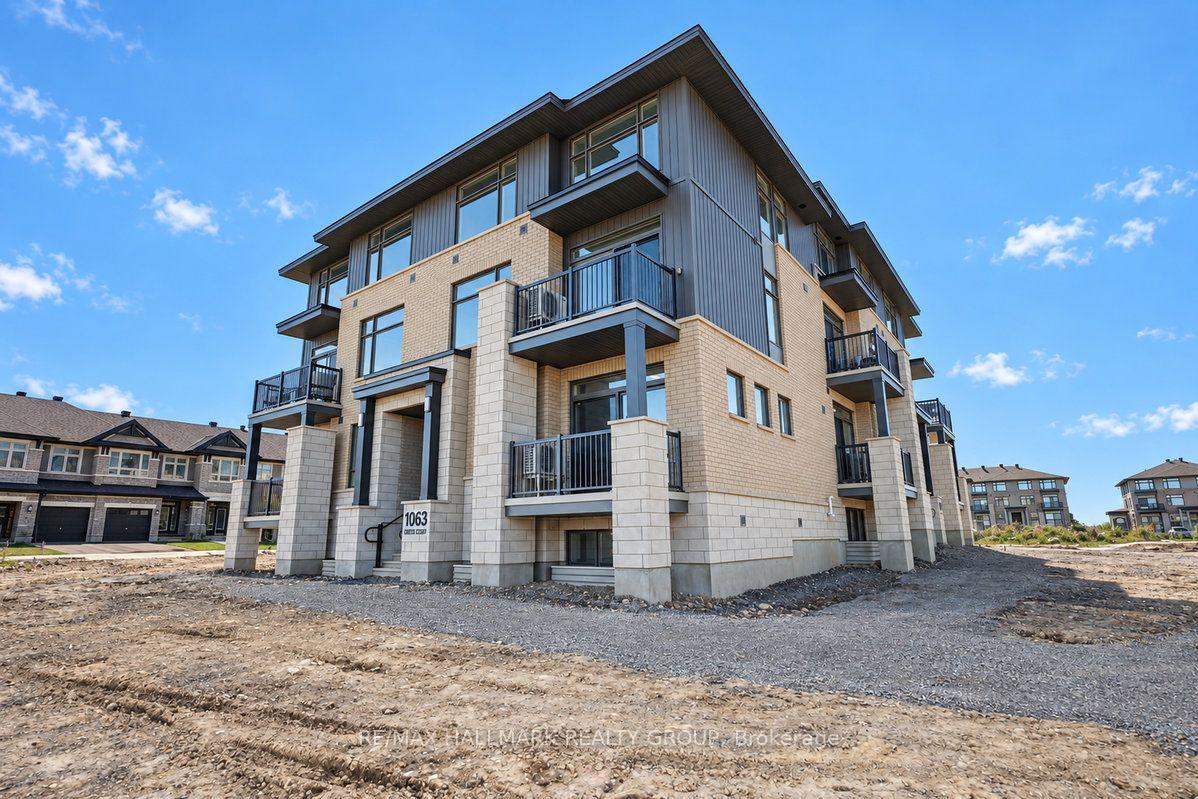 Photo 3 of 1063 Cedar Creek Dr, Ottawa, Blossom Park/Kemp Park/Findlay Creek — HOMEH