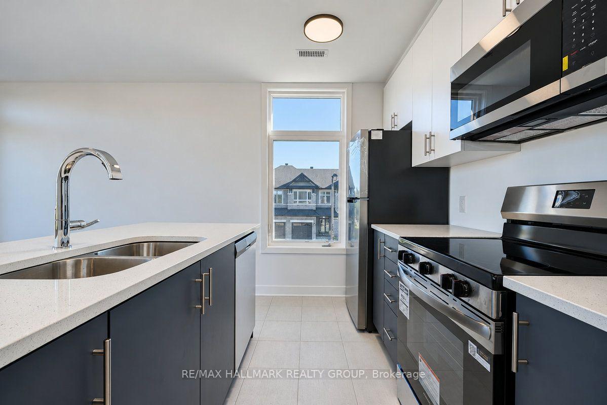 Photo 11 of 1063 Cedar Creek Dr, Ottawa, Blossom Park/Kemp Park/Findlay Creek — HOMEH
