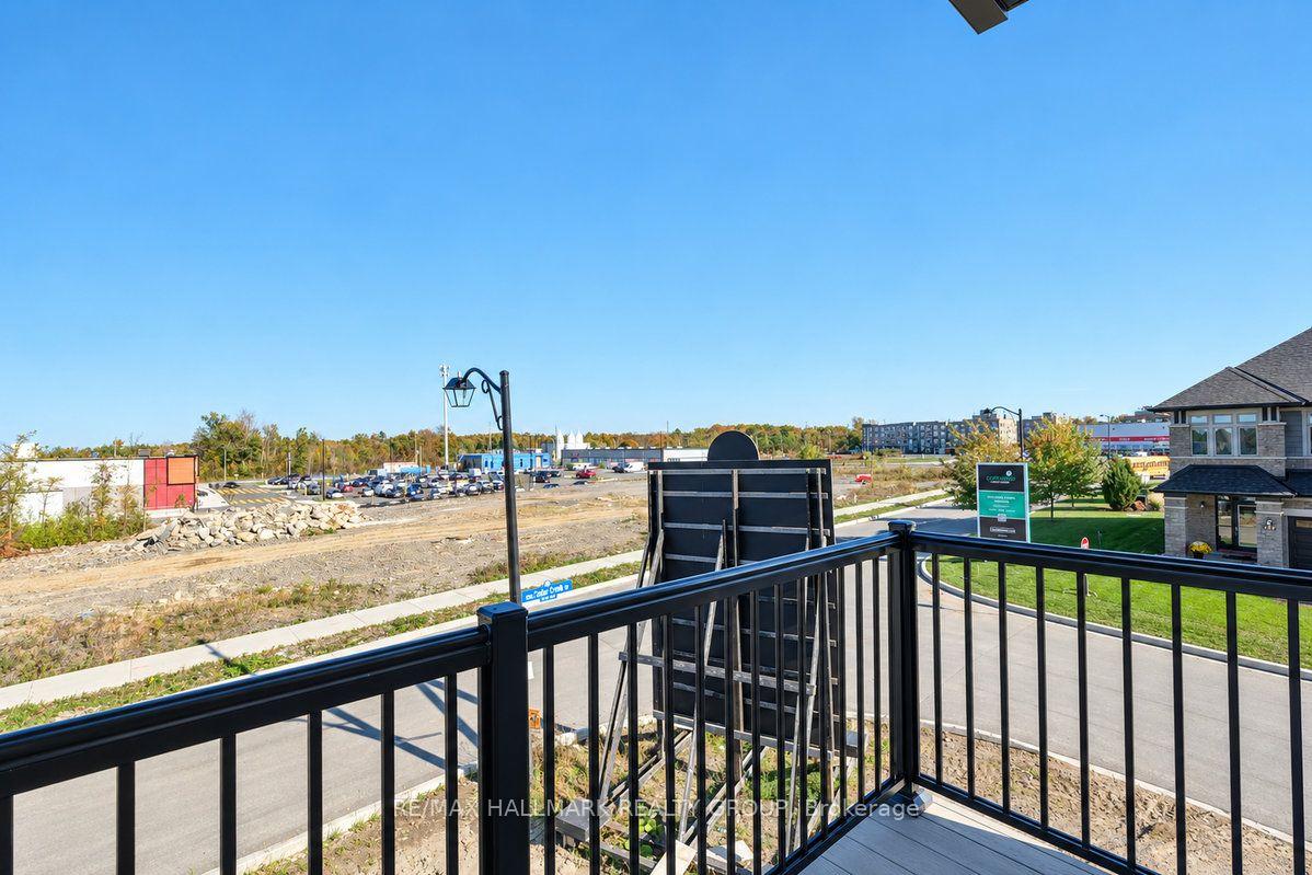 Photo 12 of 1063 Cedar Creek Dr, Ottawa, Blossom Park/Kemp Park/Findlay Creek — HOMEH