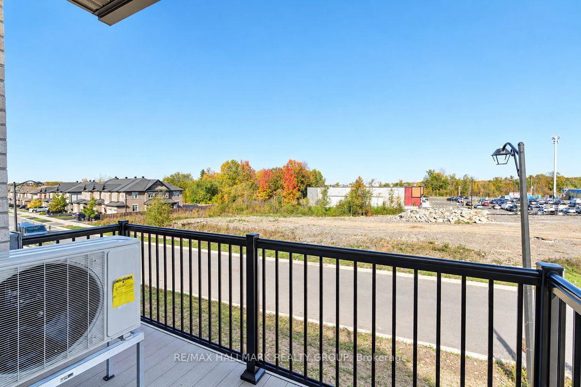 Photo 13 of 1063 Cedar Creek Dr, Ottawa, Blossom Park/Kemp Park/Findlay Creek — HOMEH