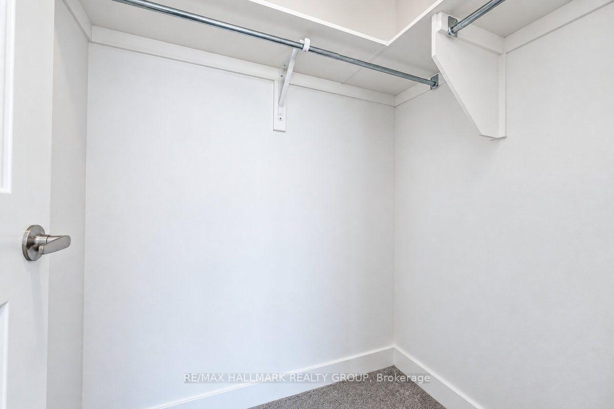 Photo 17 of 1063 Cedar Creek Dr, Ottawa, Blossom Park/Kemp Park/Findlay Creek — HOMEH
