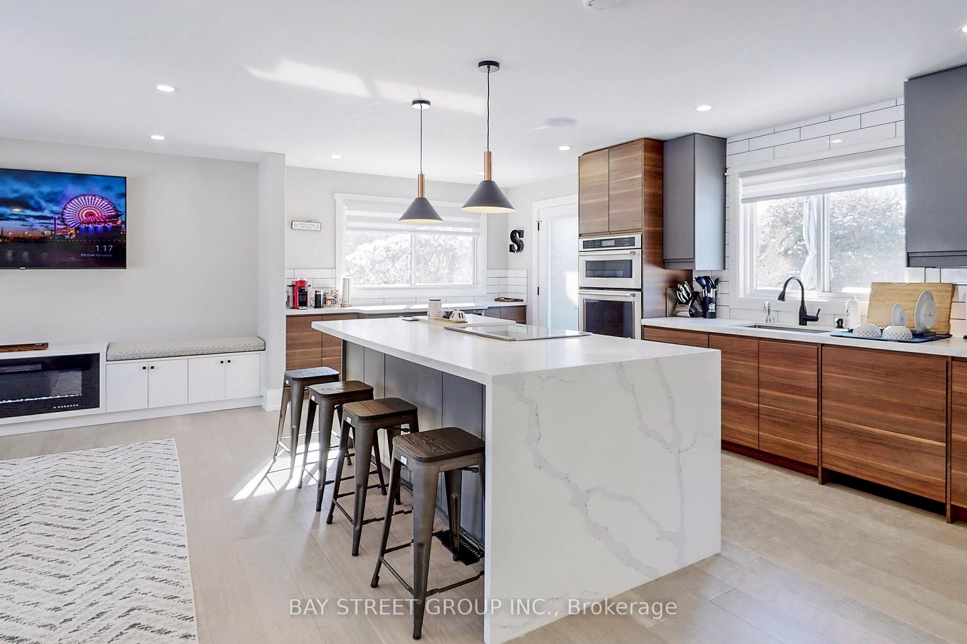 Photo 1 of 646 Simcoe Road, Bradford West Gwillimbury, Bradford — HOMEH