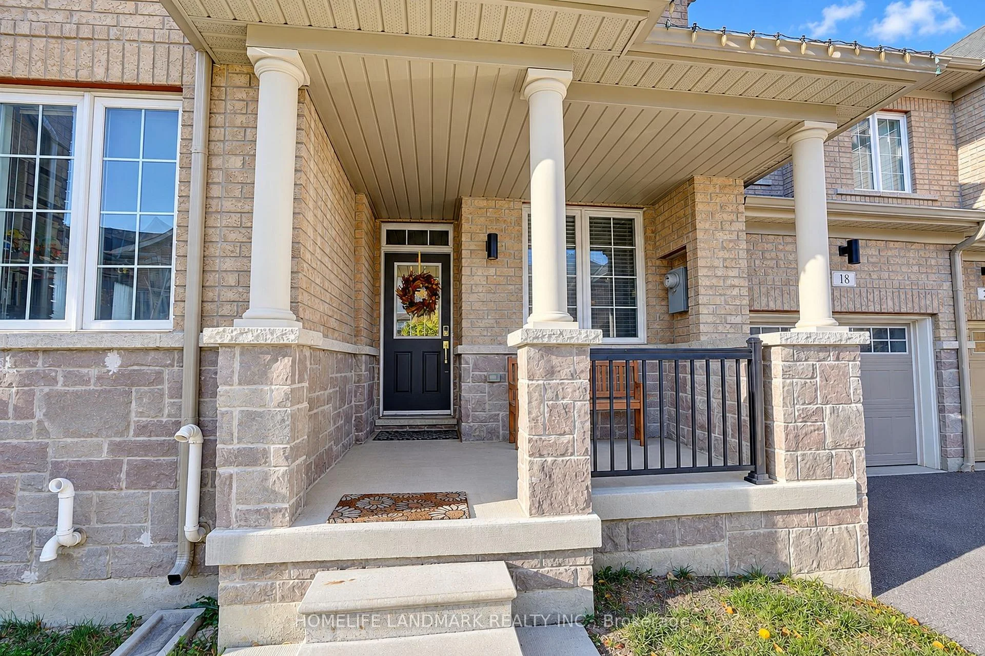 Photo 3 of 18 Avonmore Trail, Vaughan, Patterson — HOMEH