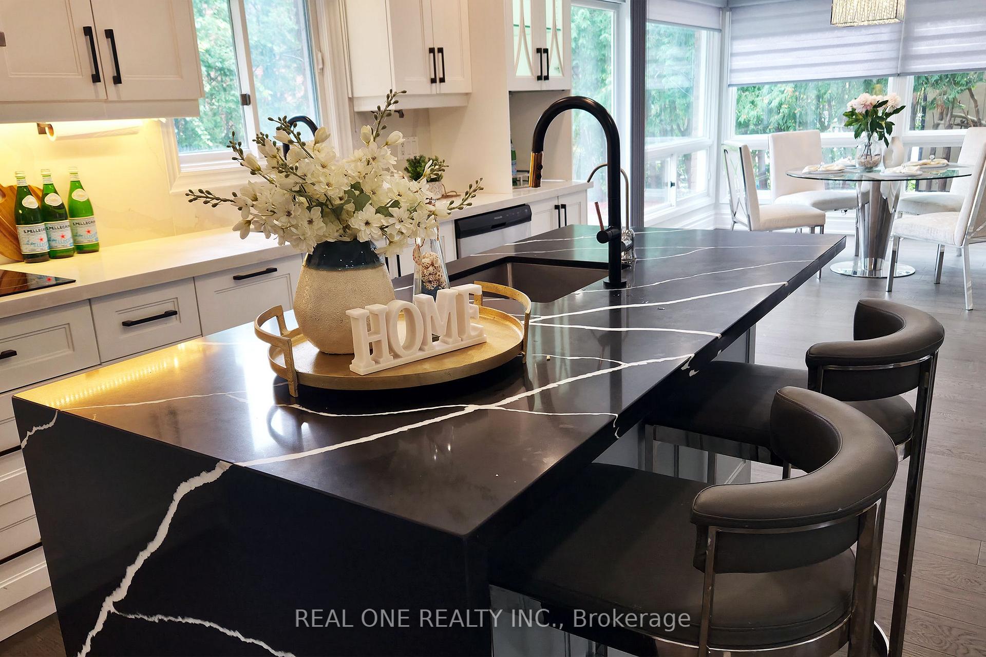 Photo 15 of 52 Fenwick Crescent, Markham, Unionville — HOMEH
