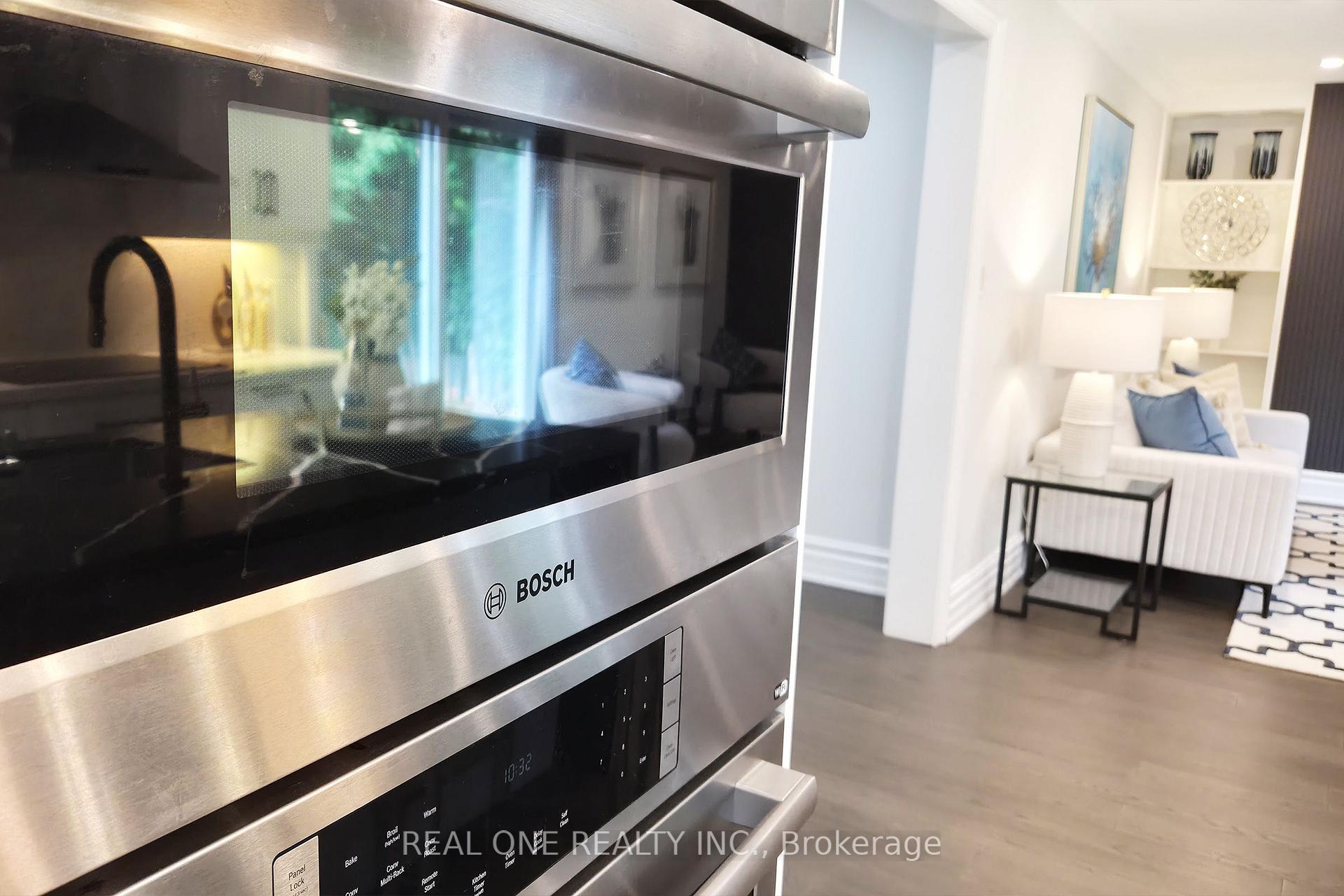 Photo 18 of 52 Fenwick Crescent, Markham, Unionville — HOMEH