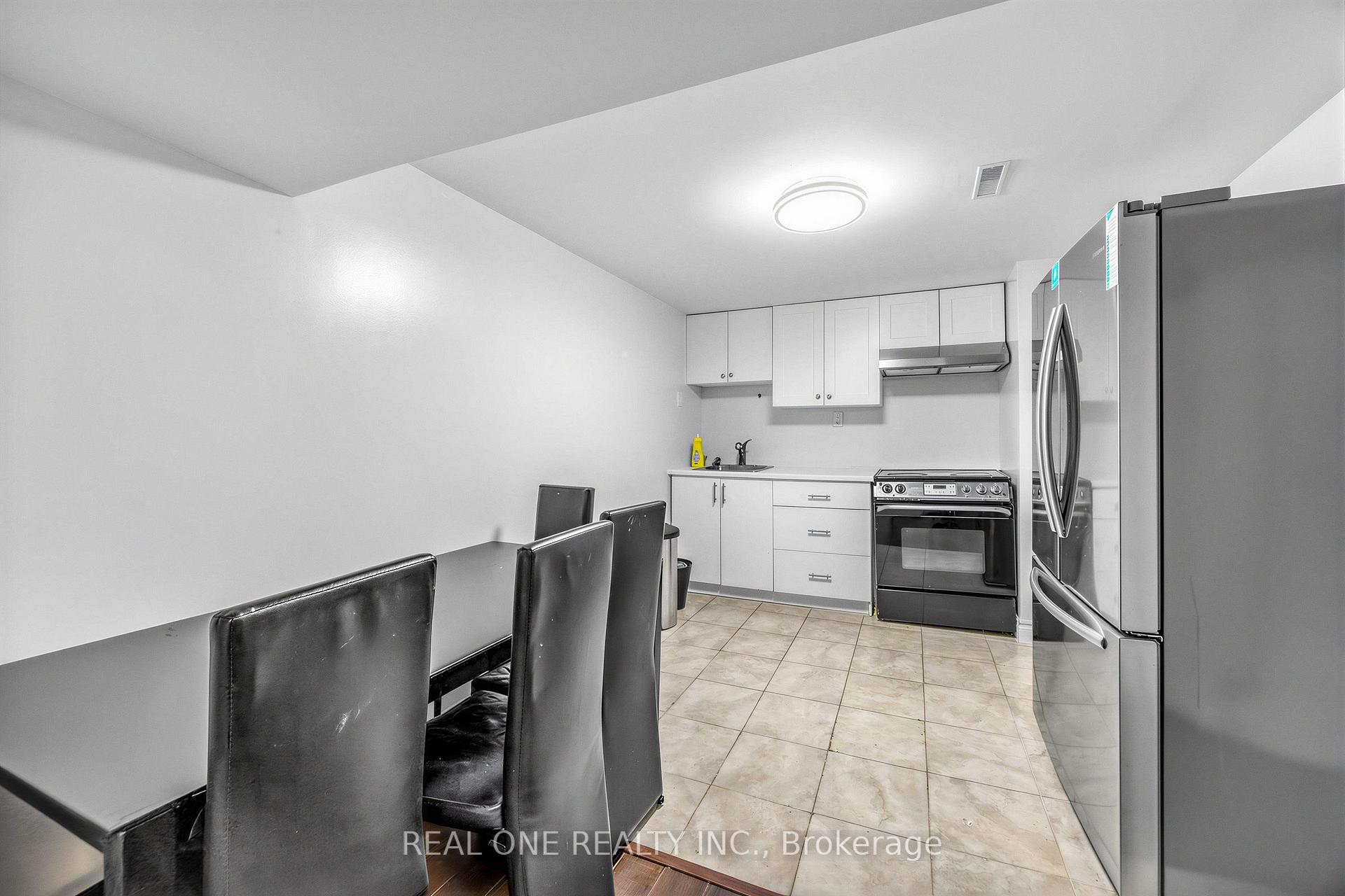 Photo 42 of 52 Fenwick Crescent, Markham, Unionville — HOMEH