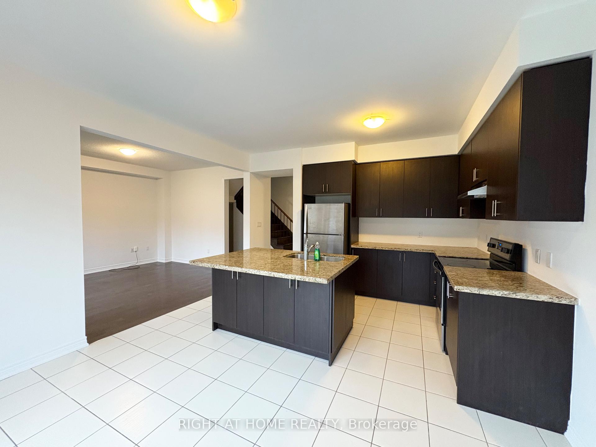 Photo 2 of 1528 McRoberts Crescent, Innisfil, Rural Innisfil — HOMEH