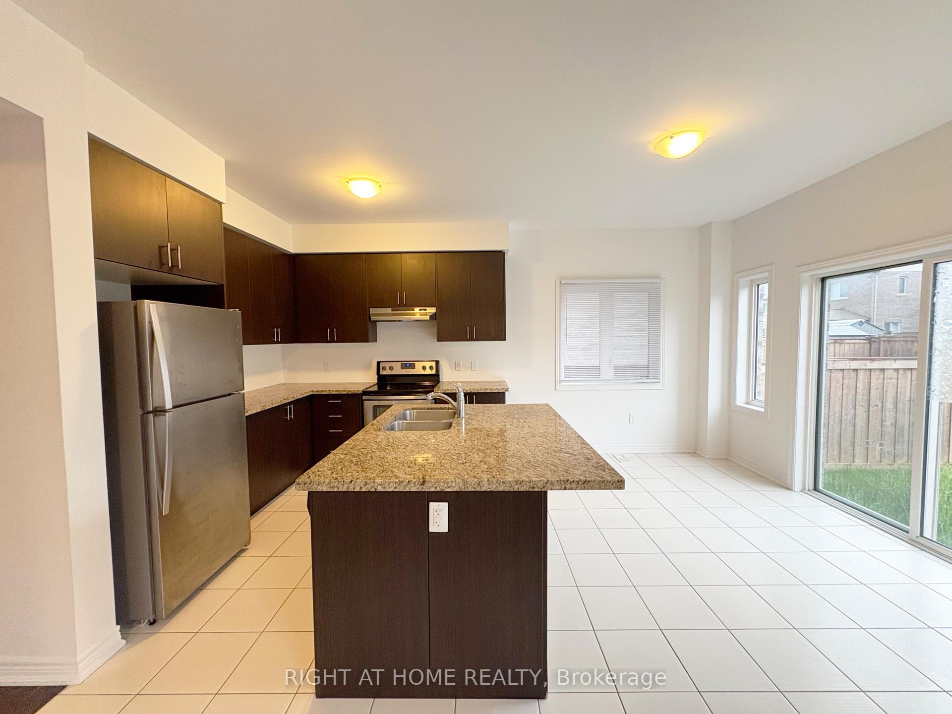 Photo 3 of 1528 McRoberts Crescent, Innisfil, Rural Innisfil — HOMEH