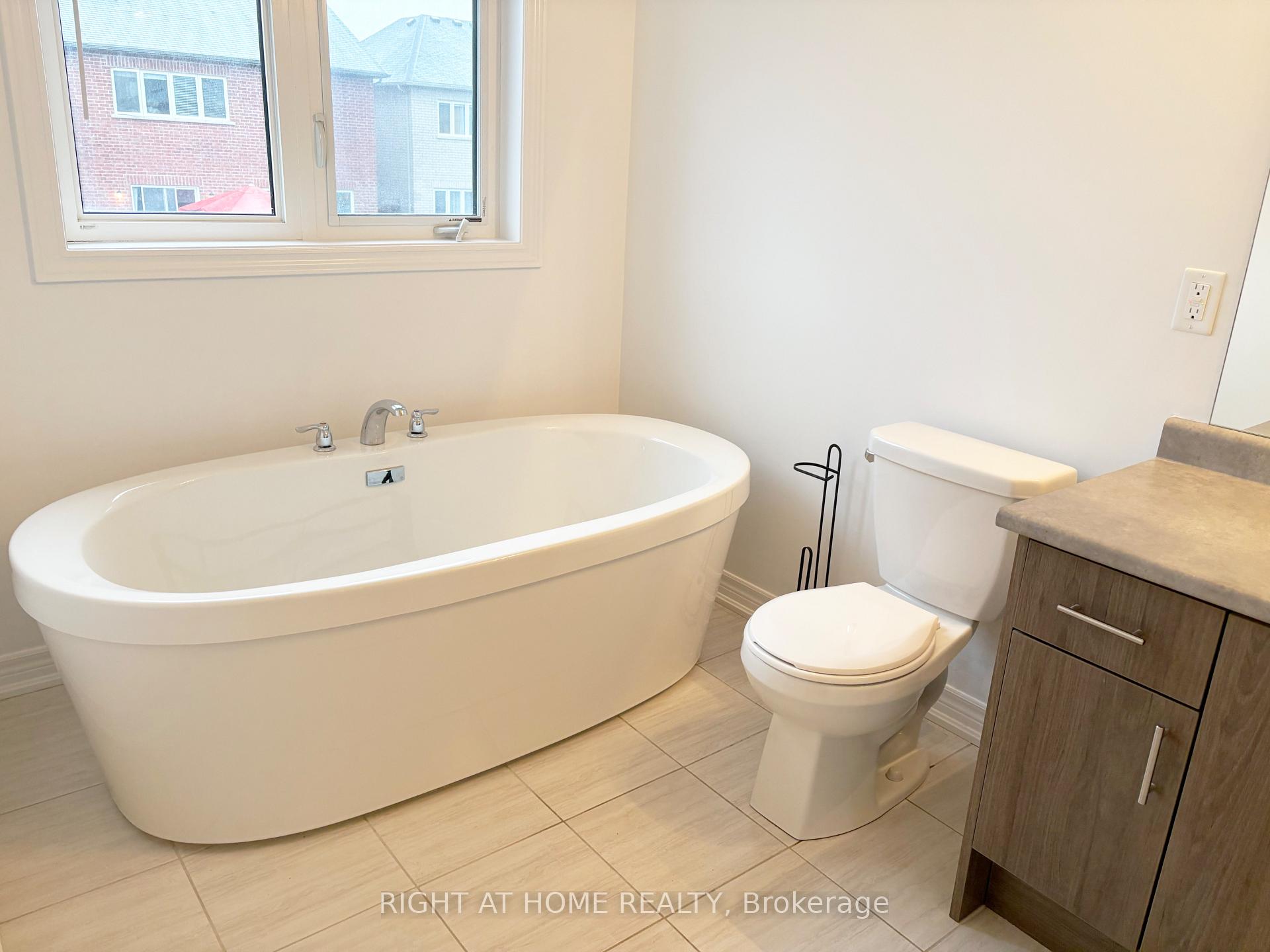 Photo 9 of 1528 McRoberts Crescent, Innisfil, Rural Innisfil — HOMEH