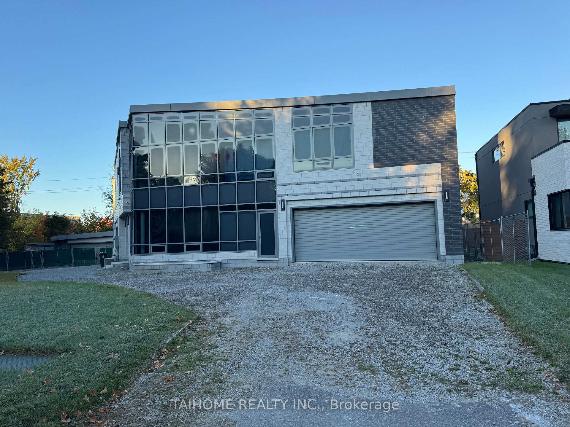 Photo 17 of 40 Tottenham Road, North York, Banbury-Don Mills — HOMEH