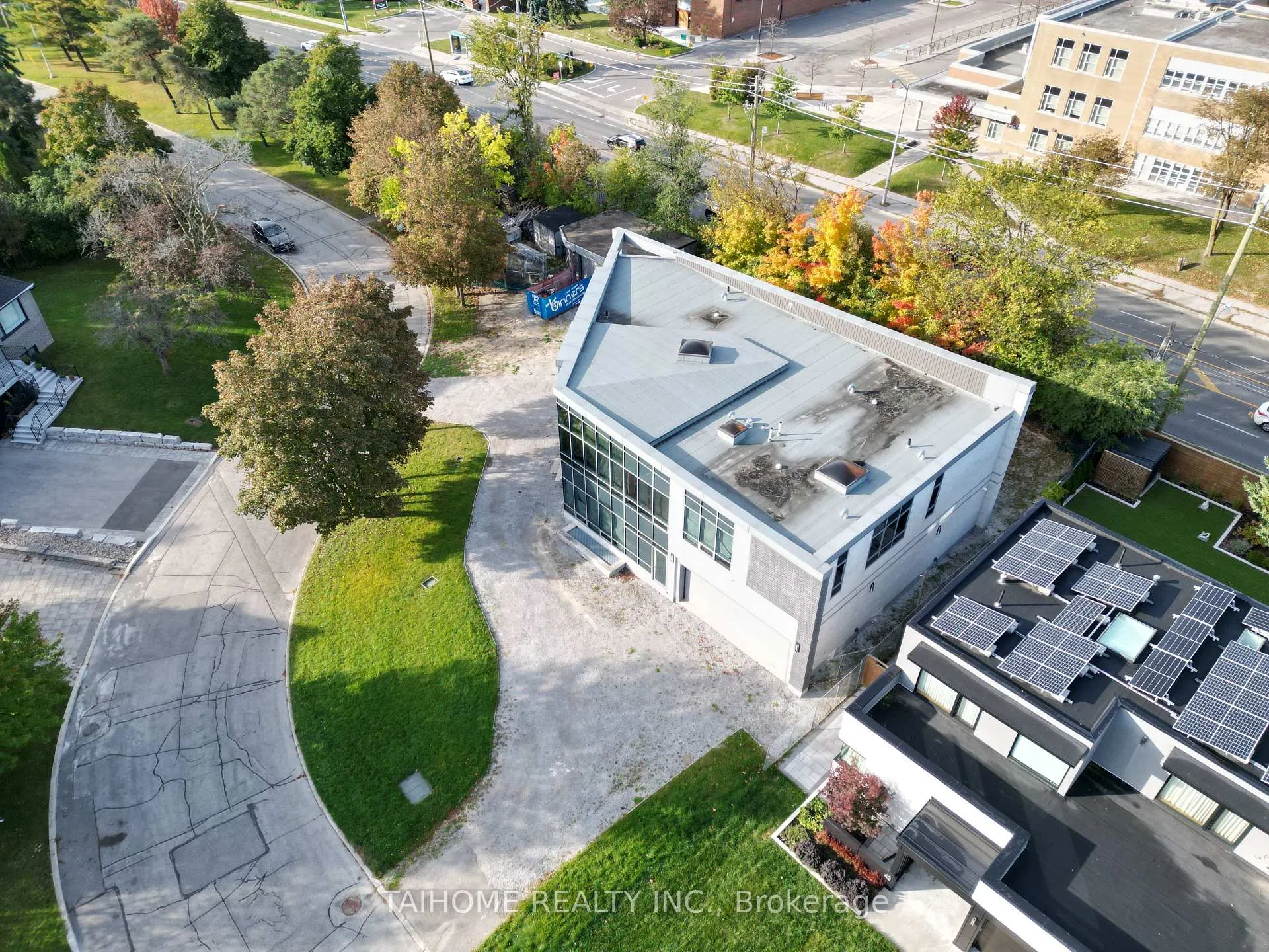 Photo 4 of 40 Tottenham Road, North York, Banbury-Don Mills — HOMEH