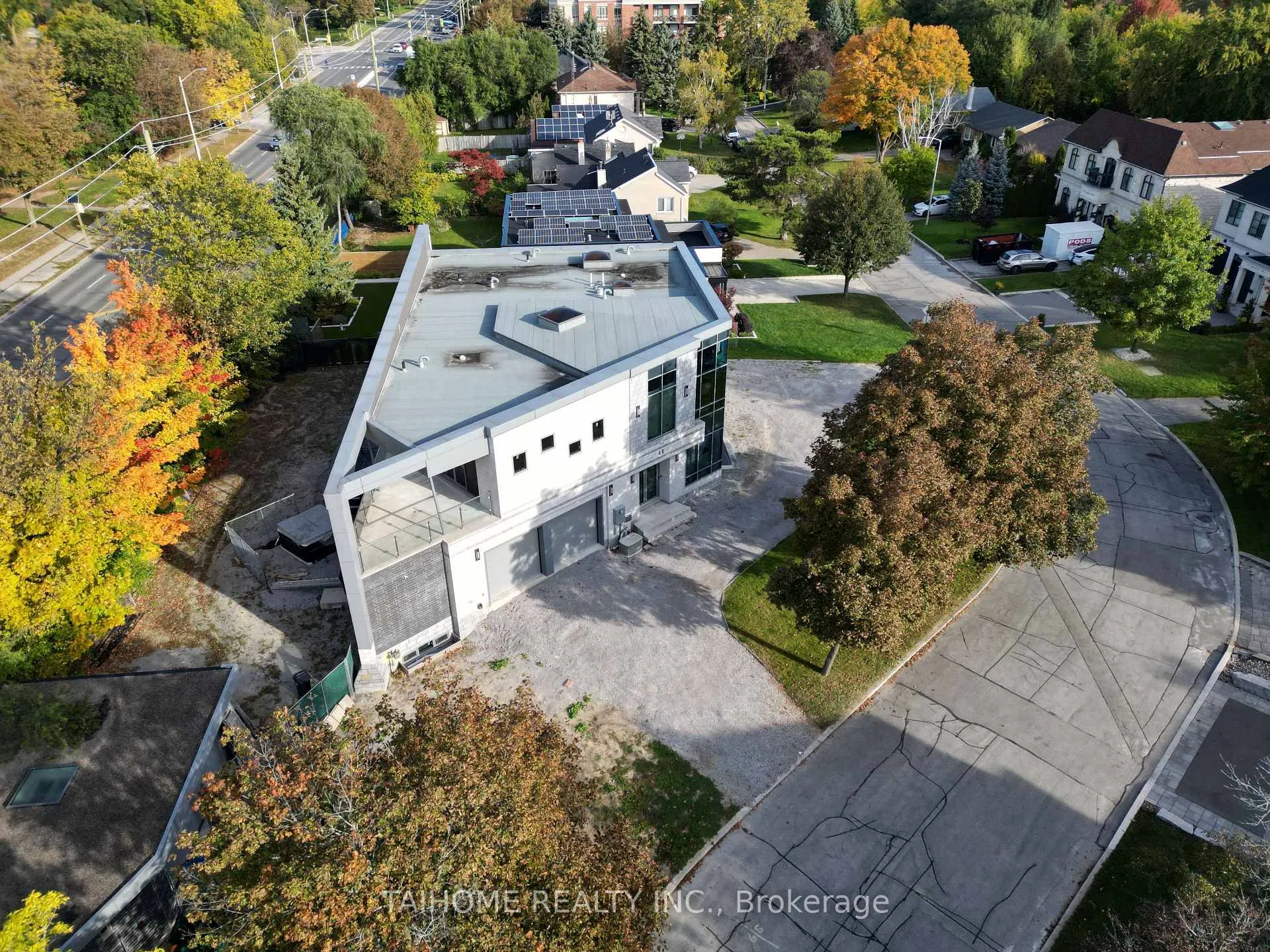 Photo 5 of 40 Tottenham Road, North York, Banbury-Don Mills — HOMEH