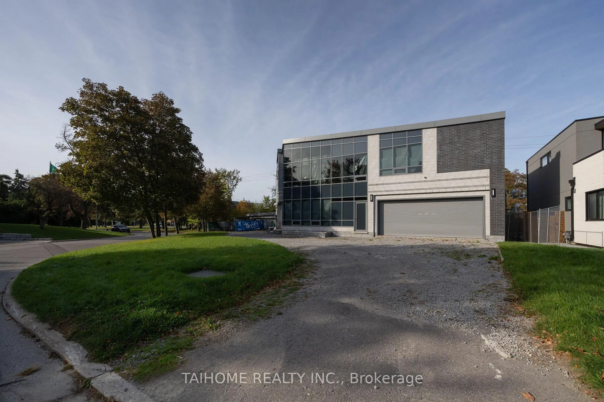 Photo 26 of 40 Tottenham Road, North York, Banbury-Don Mills — HOMEH