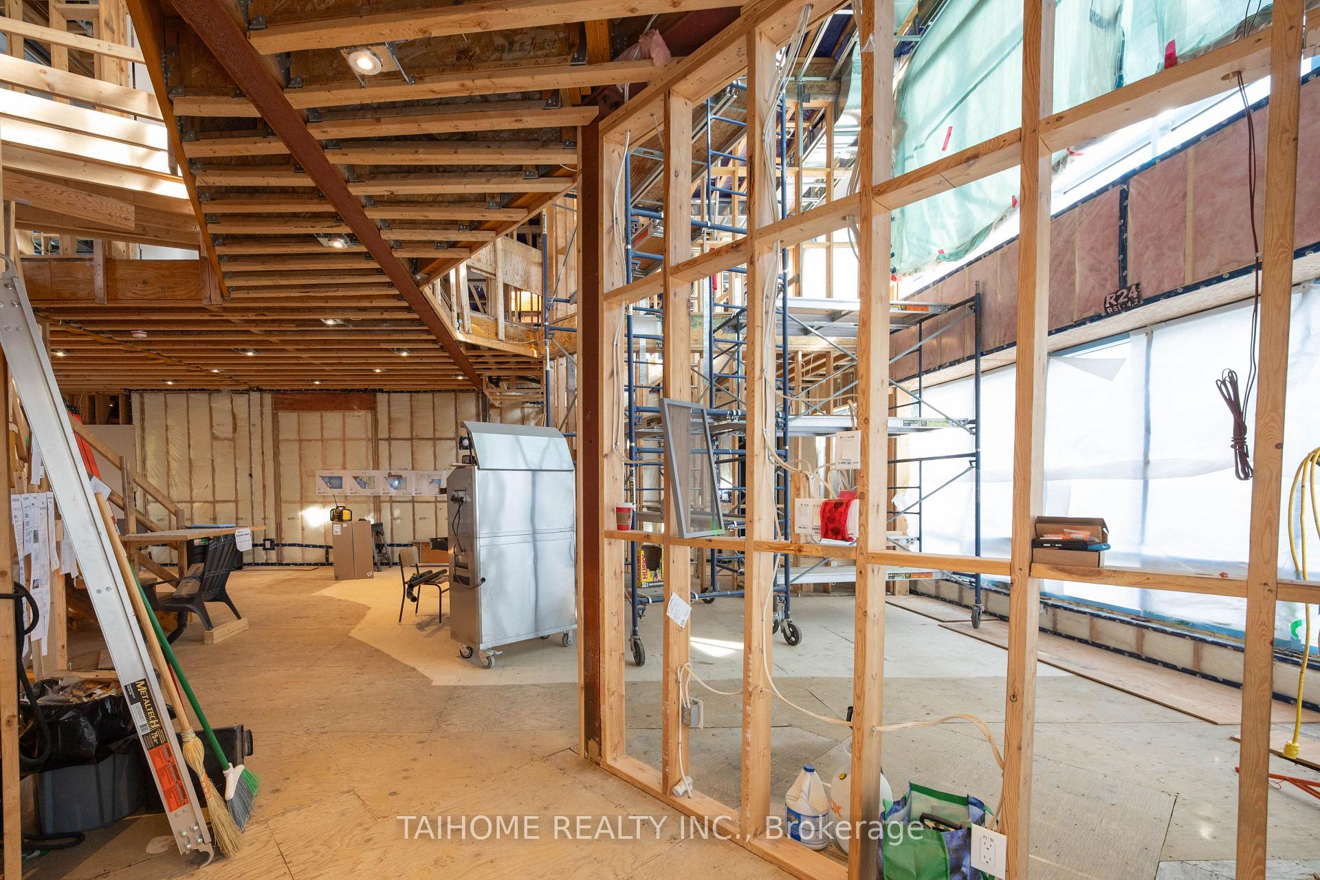 Photo 52 of 40 Tottenham Road, North York, Banbury-Don Mills — HOMEH