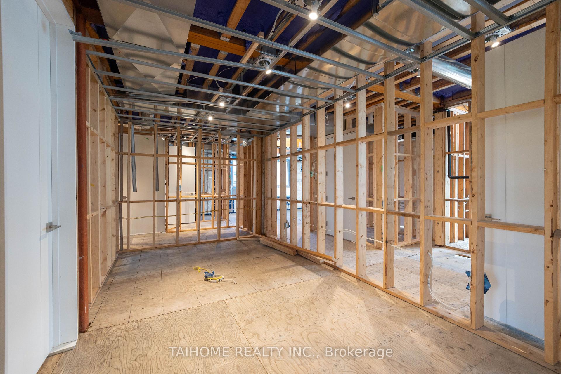 Photo 68 of 40 Tottenham Road, North York, Banbury-Don Mills — HOMEH