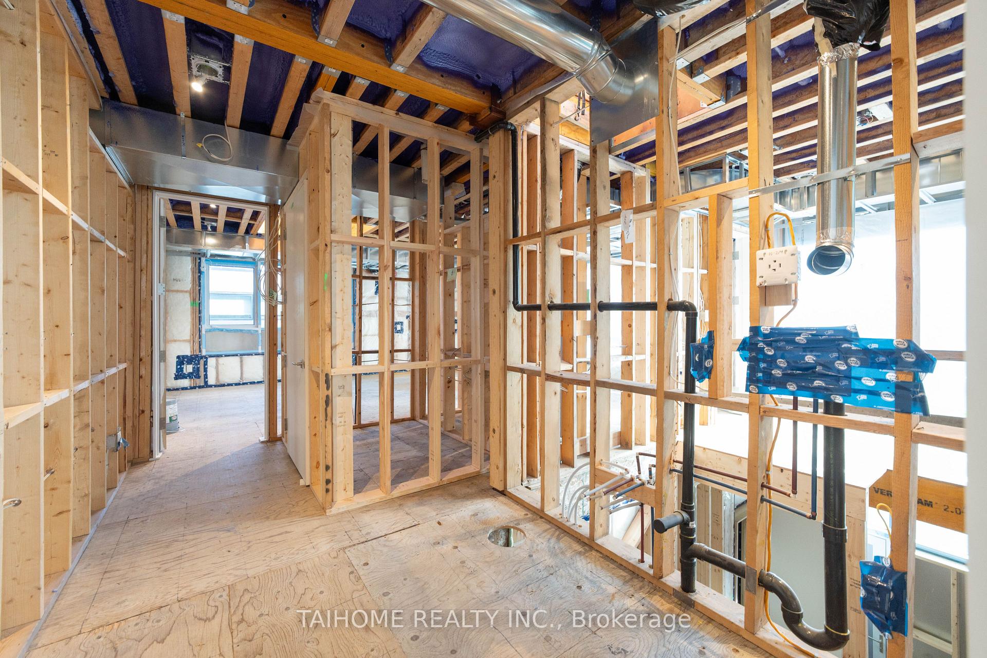 Photo 69 of 40 Tottenham Road, North York, Banbury-Don Mills — HOMEH