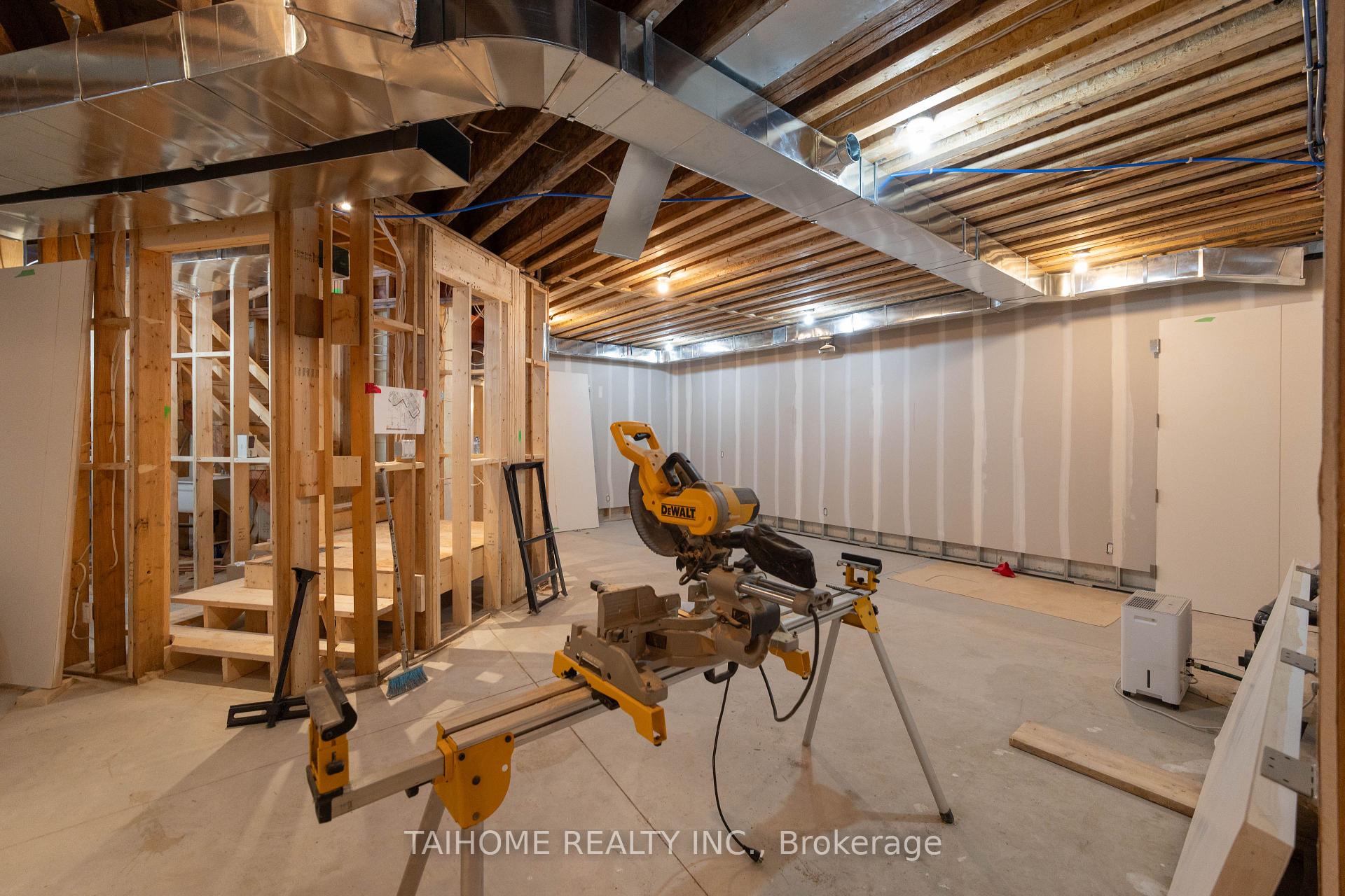 Photo 74 of 40 Tottenham Road, North York, Banbury-Don Mills — HOMEH
