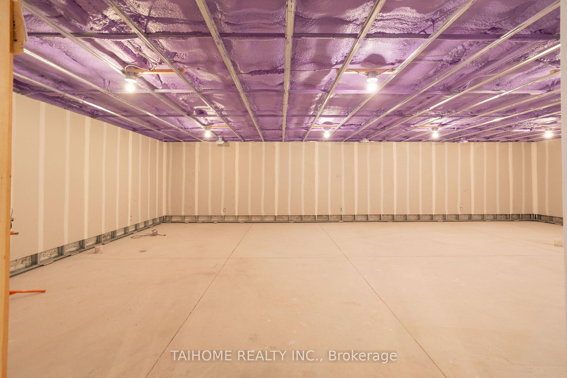 Photo 76 of 40 Tottenham Road, North York, Banbury-Don Mills — HOMEH