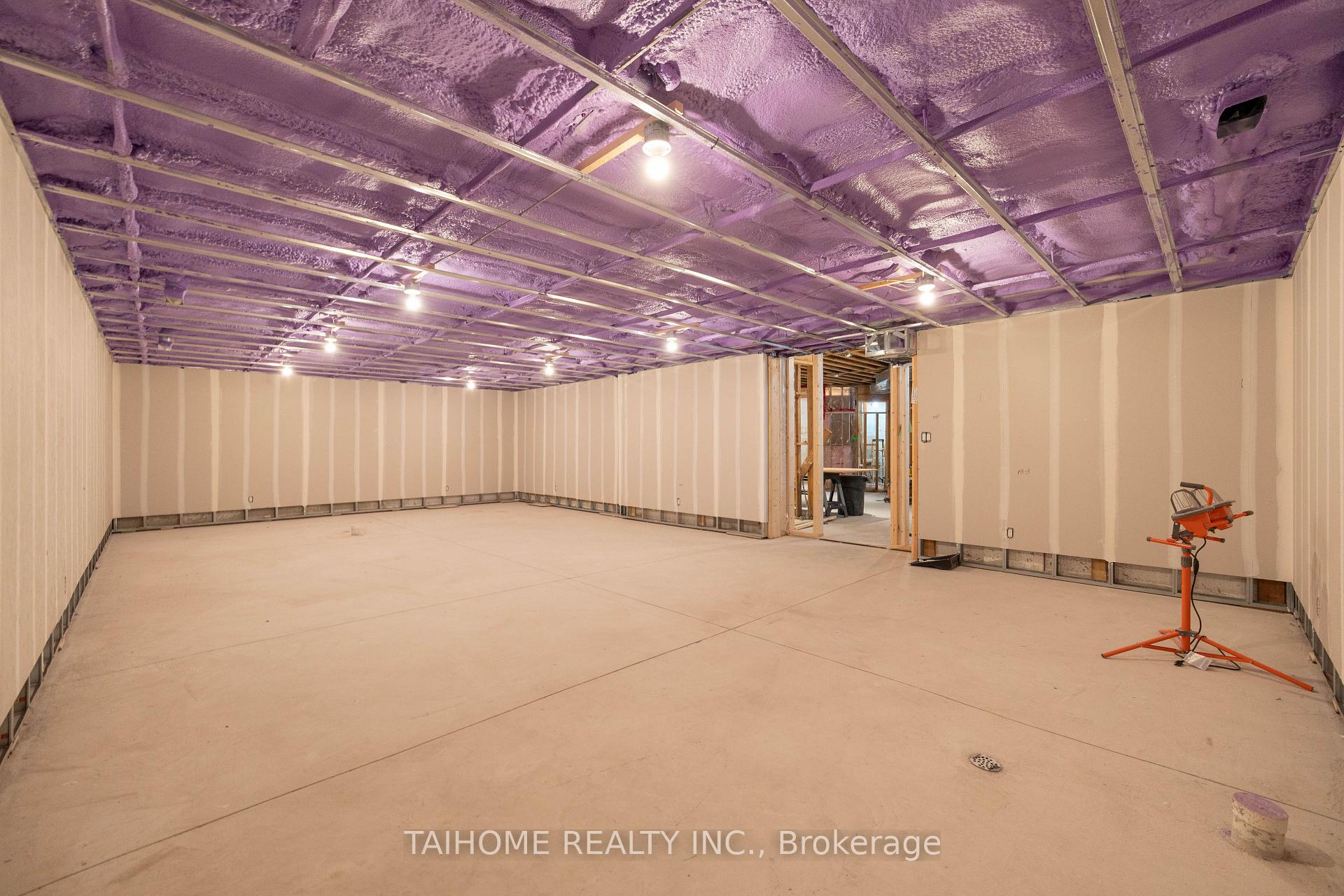 Photo 77 of 40 Tottenham Road, North York, Banbury-Don Mills — HOMEH