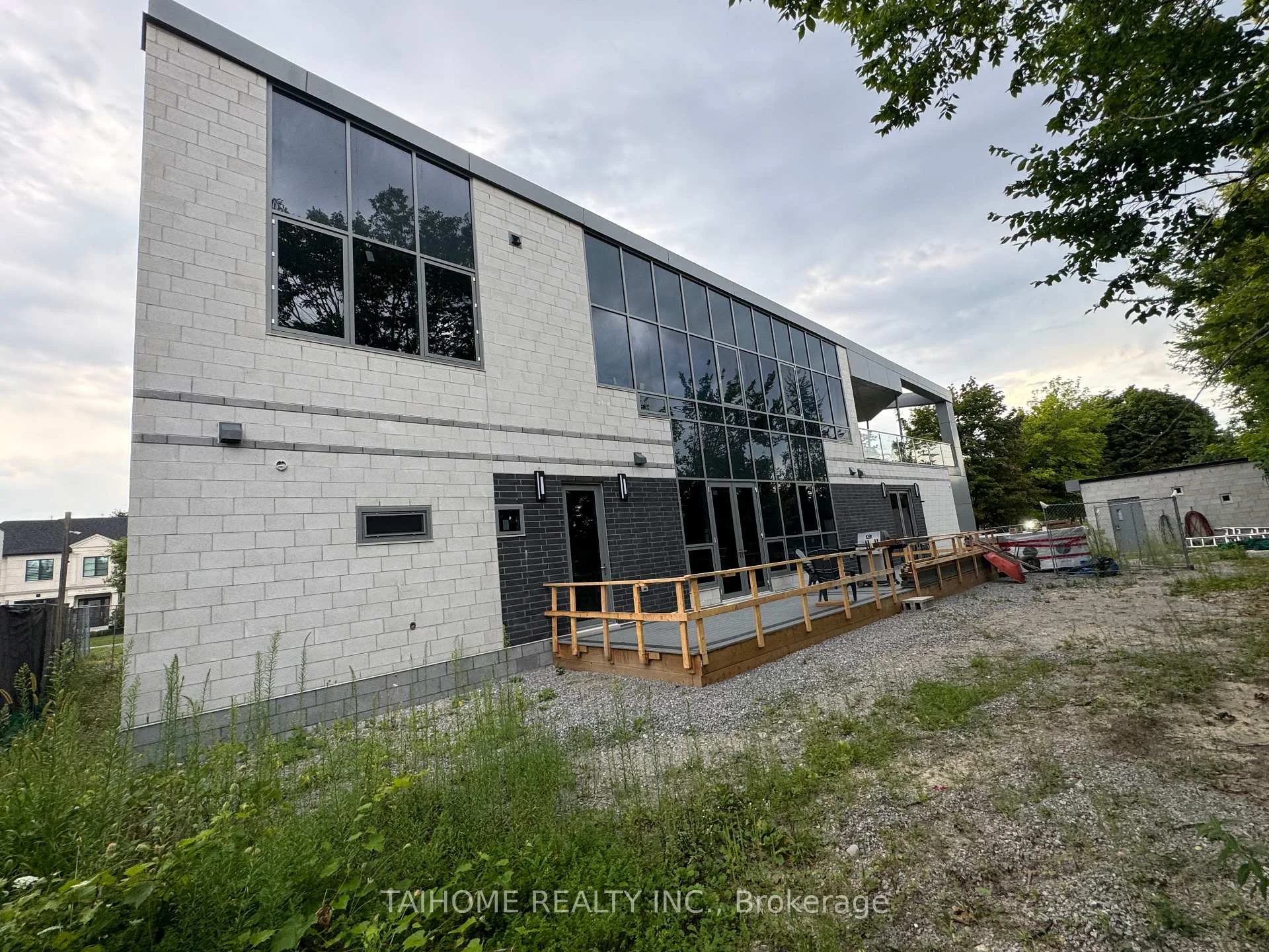 Photo 9 of 40 Tottenham Road, North York, Banbury-Don Mills — HOMEH