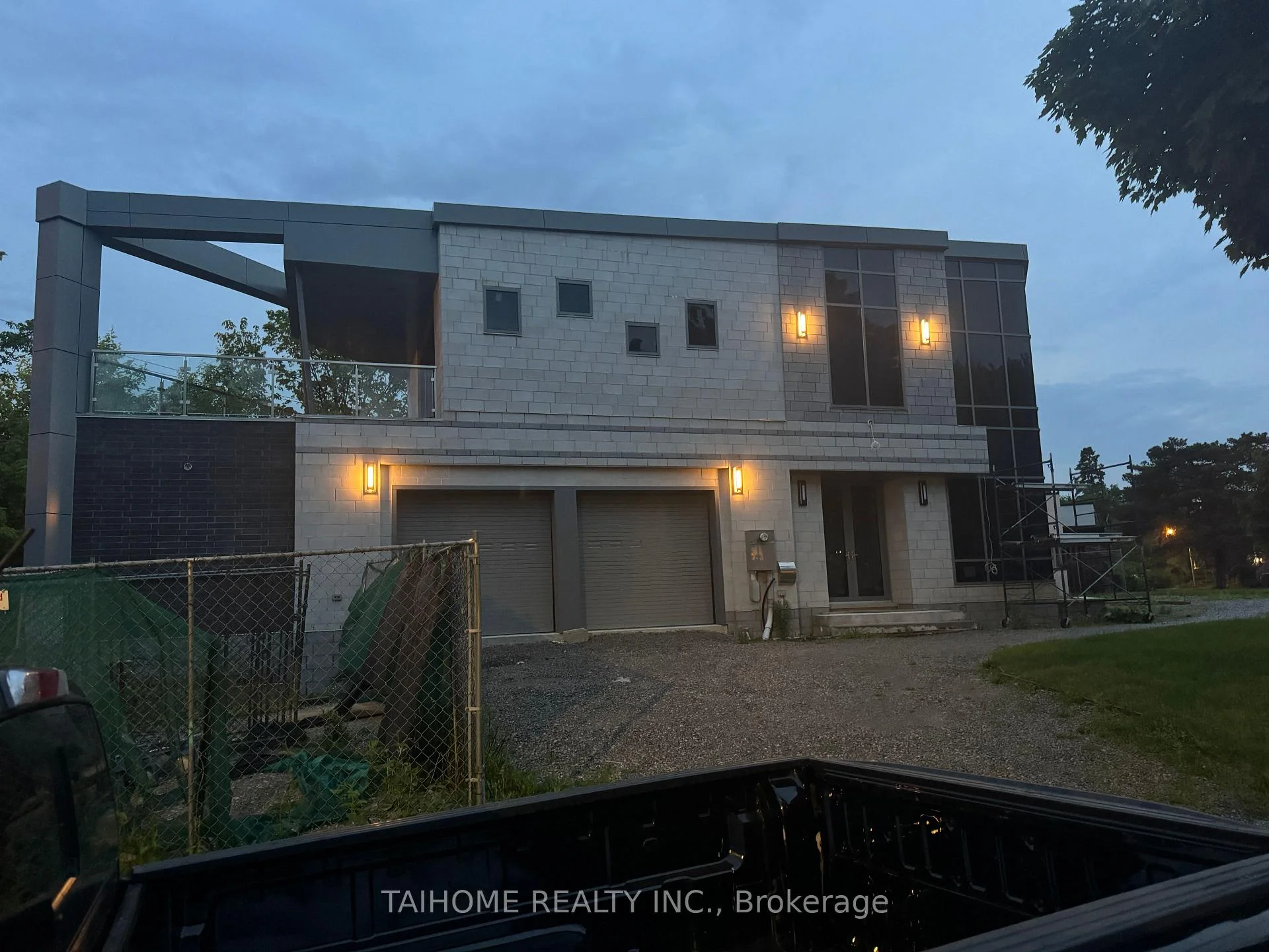 Photo 13 of 40 Tottenham Road, North York, Banbury-Don Mills — HOMEH