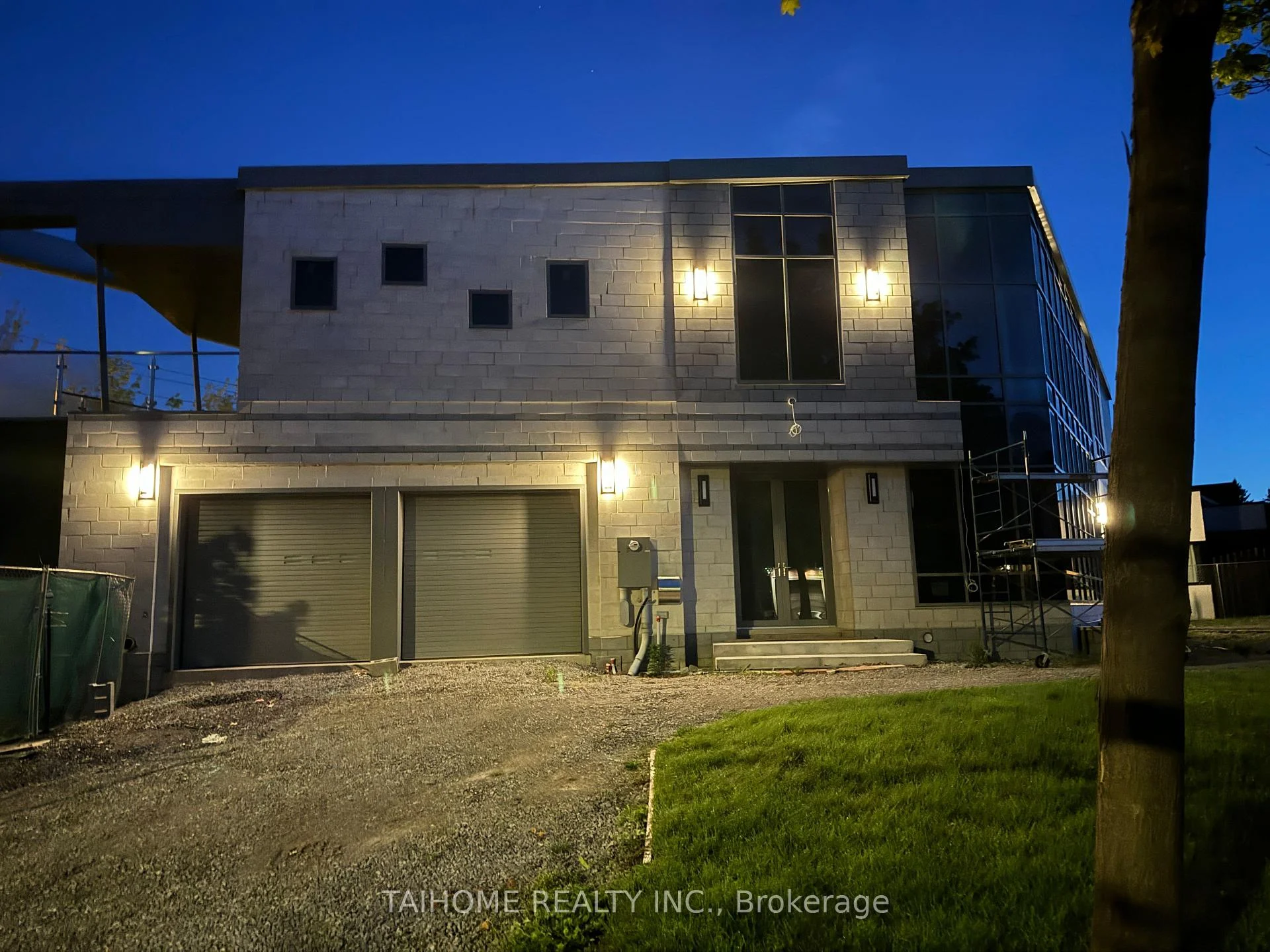Photo 15 of 40 Tottenham Road, North York, Banbury-Don Mills — HOMEH