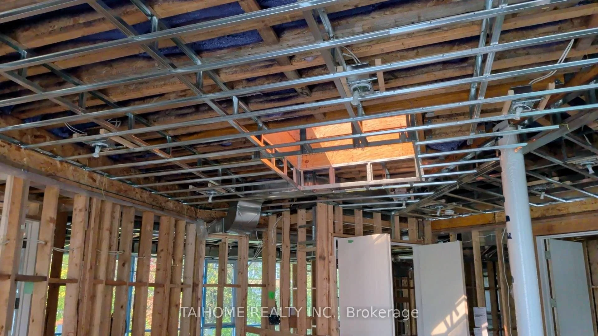 Photo 24 of 40 Tottenham Road, North York, Banbury-Don Mills — HOMEH