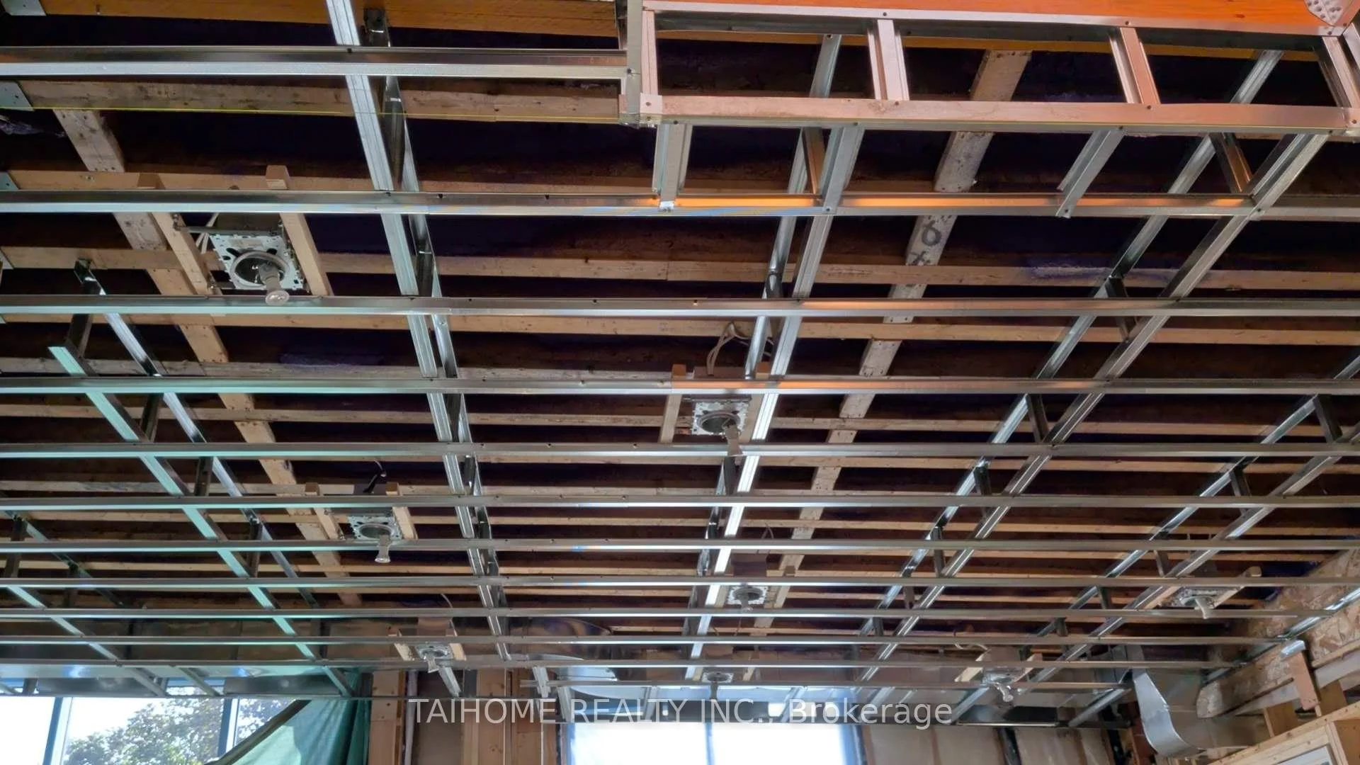 Photo 34 of 40 Tottenham Road, North York, Banbury-Don Mills — HOMEH