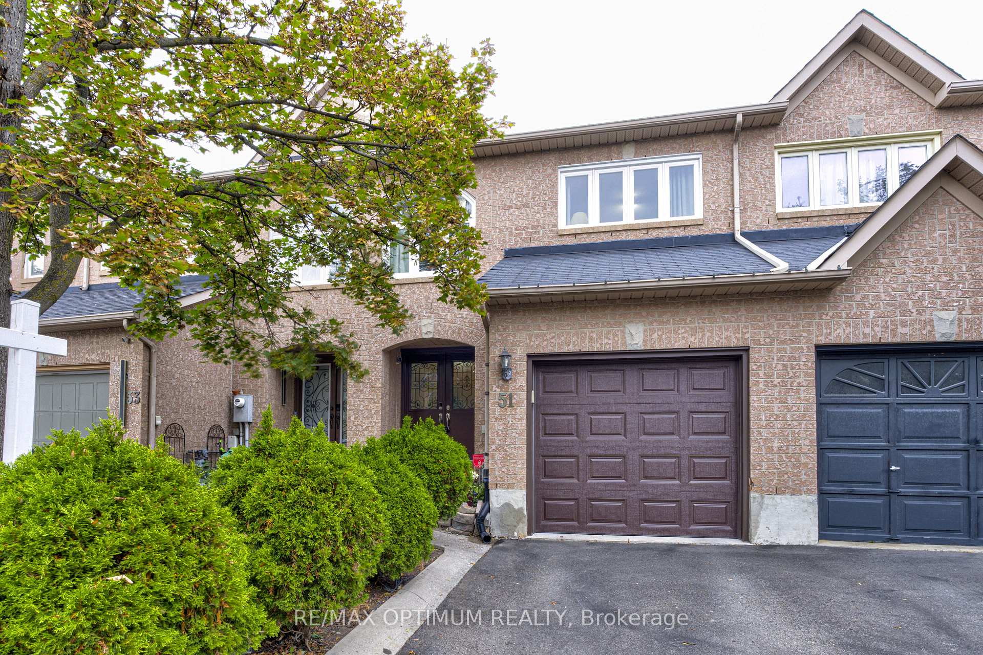 Photo 2 of 51 Goldenlight Circle, Brampton, Brampton West — HOMEH