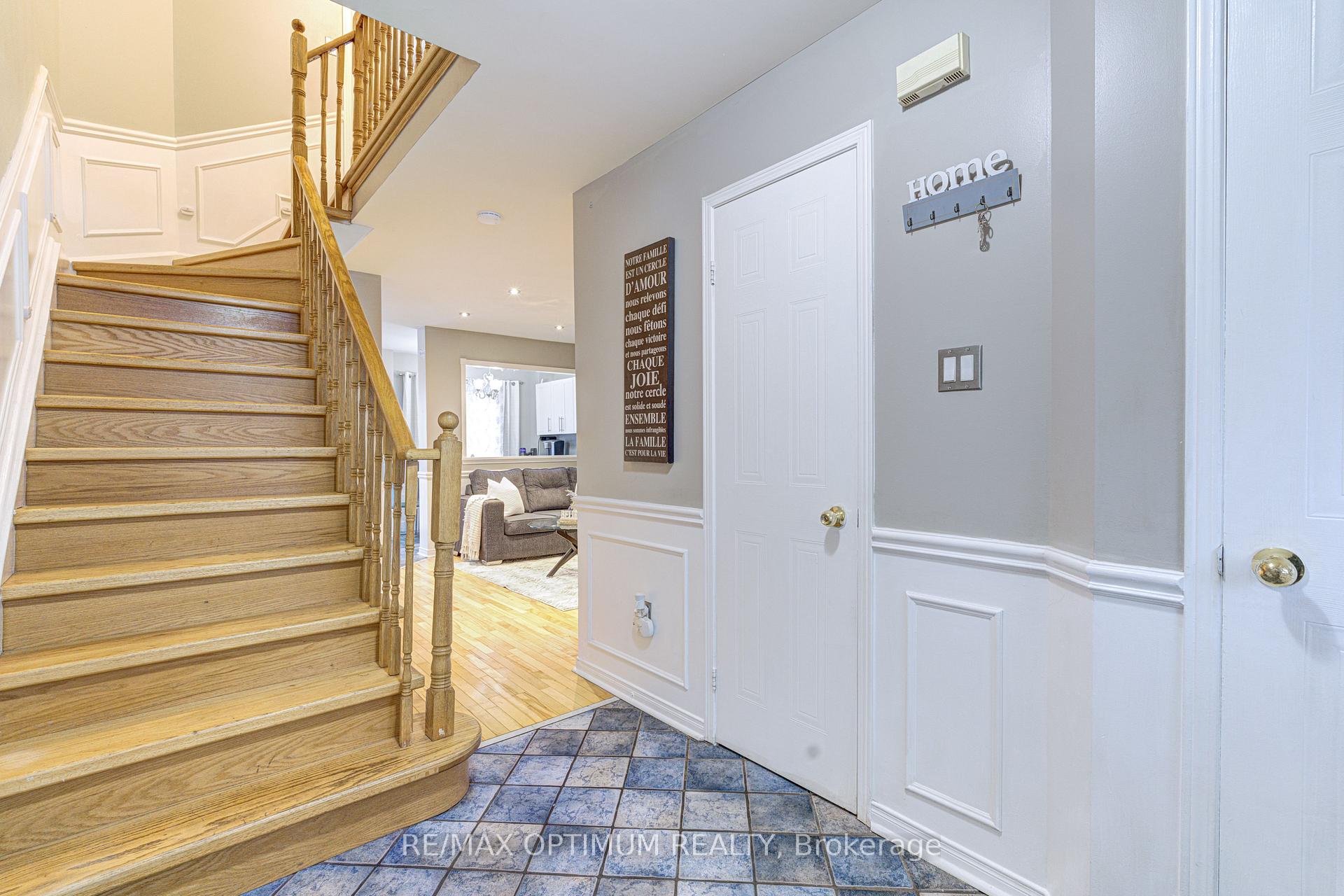 Photo 6 of 51 Goldenlight Circle, Brampton, Brampton West — HOMEH