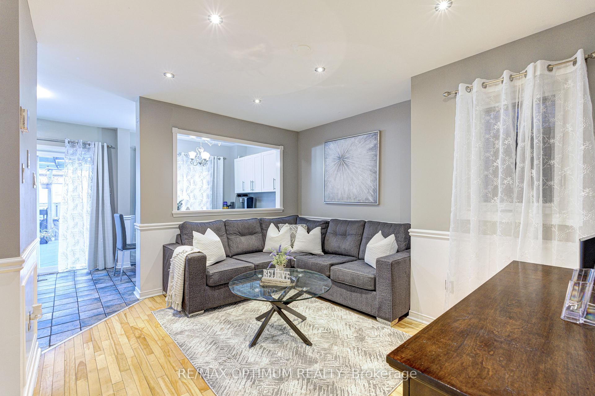 Photo 7 of 51 Goldenlight Circle, Brampton, Brampton West — HOMEH