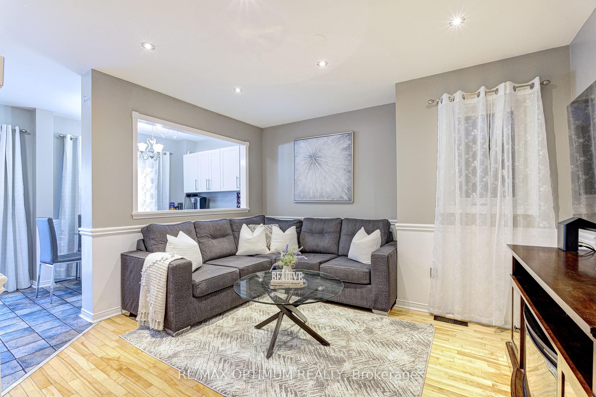 Photo 8 of 51 Goldenlight Circle, Brampton, Brampton West — HOMEH