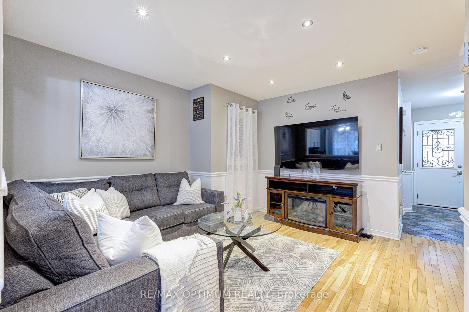 Photo 10 of 51 Goldenlight Circle, Brampton, Brampton West — HOMEH