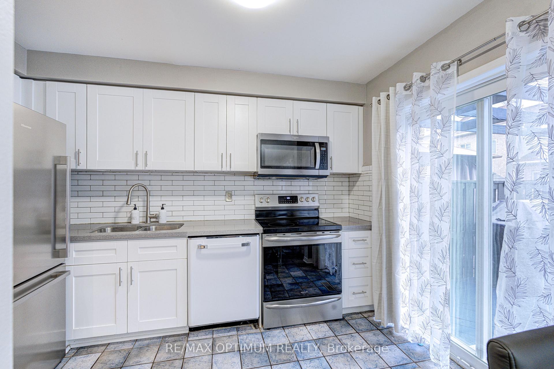 Photo 13 of 51 Goldenlight Circle, Brampton, Brampton West — HOMEH