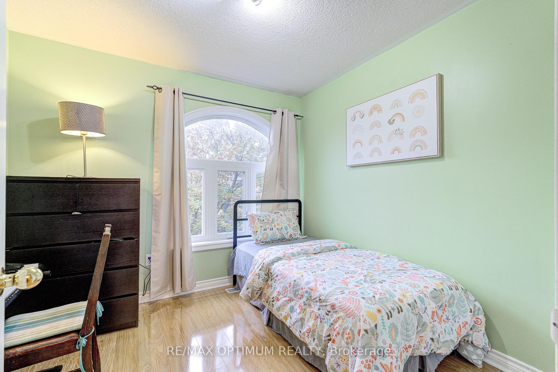 Photo 21 of 51 Goldenlight Circle, Brampton, Brampton West — HOMEH