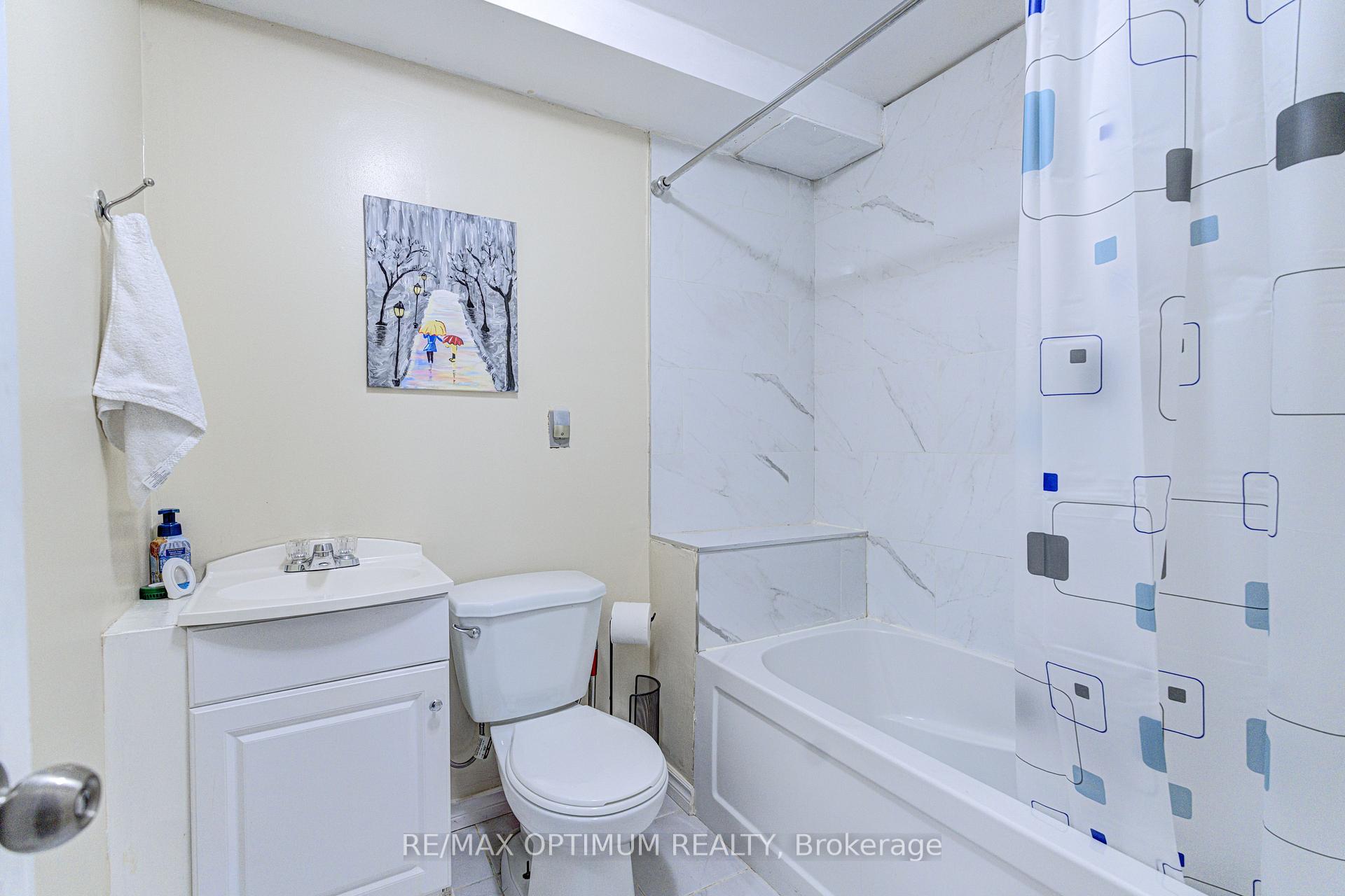 Photo 32 of 51 Goldenlight Circle, Brampton, Brampton West — HOMEH